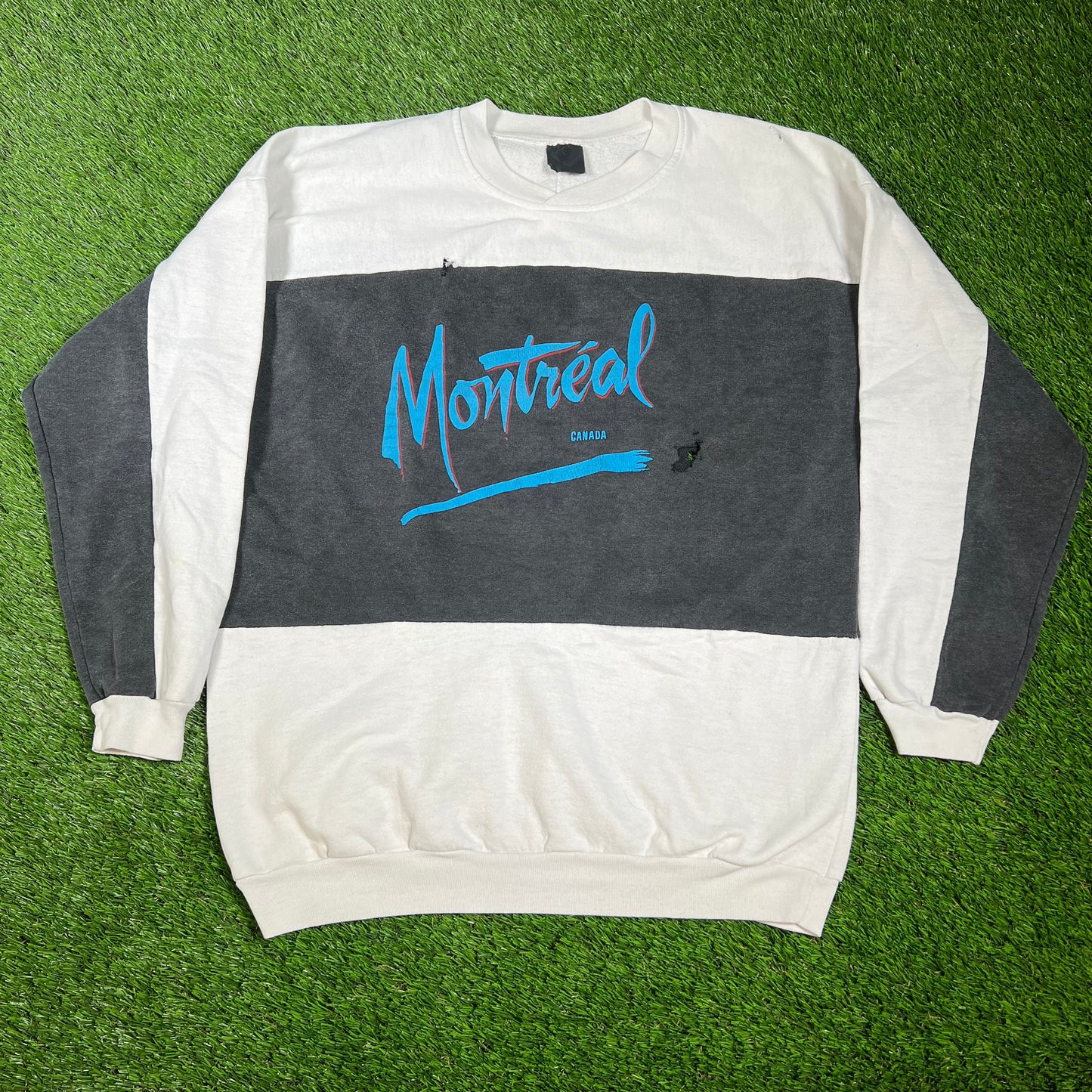 1990s Montreal Canada White/Black Crewneck Size Large USED v16536