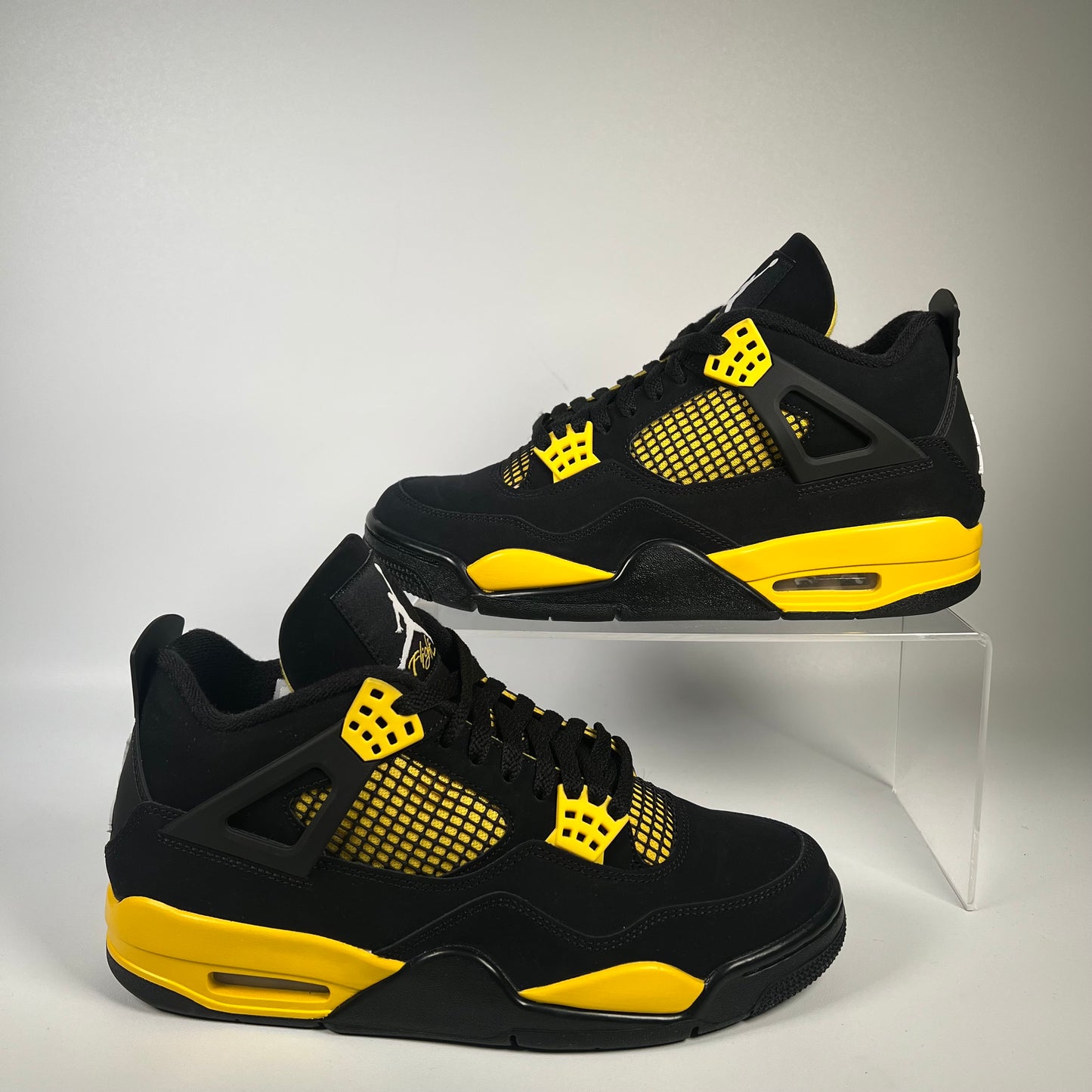 Jordan 4 Thunder (2023) Size 9 USED s17955