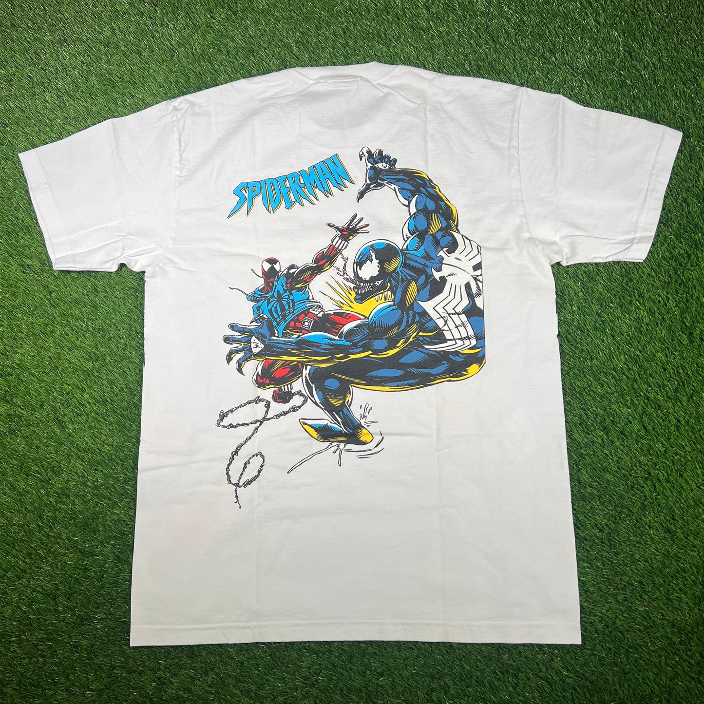 Mask and Disguise M.A.D. Marvel "Spiderman vs. Venom" AOP White Tee Size Large USED v17082