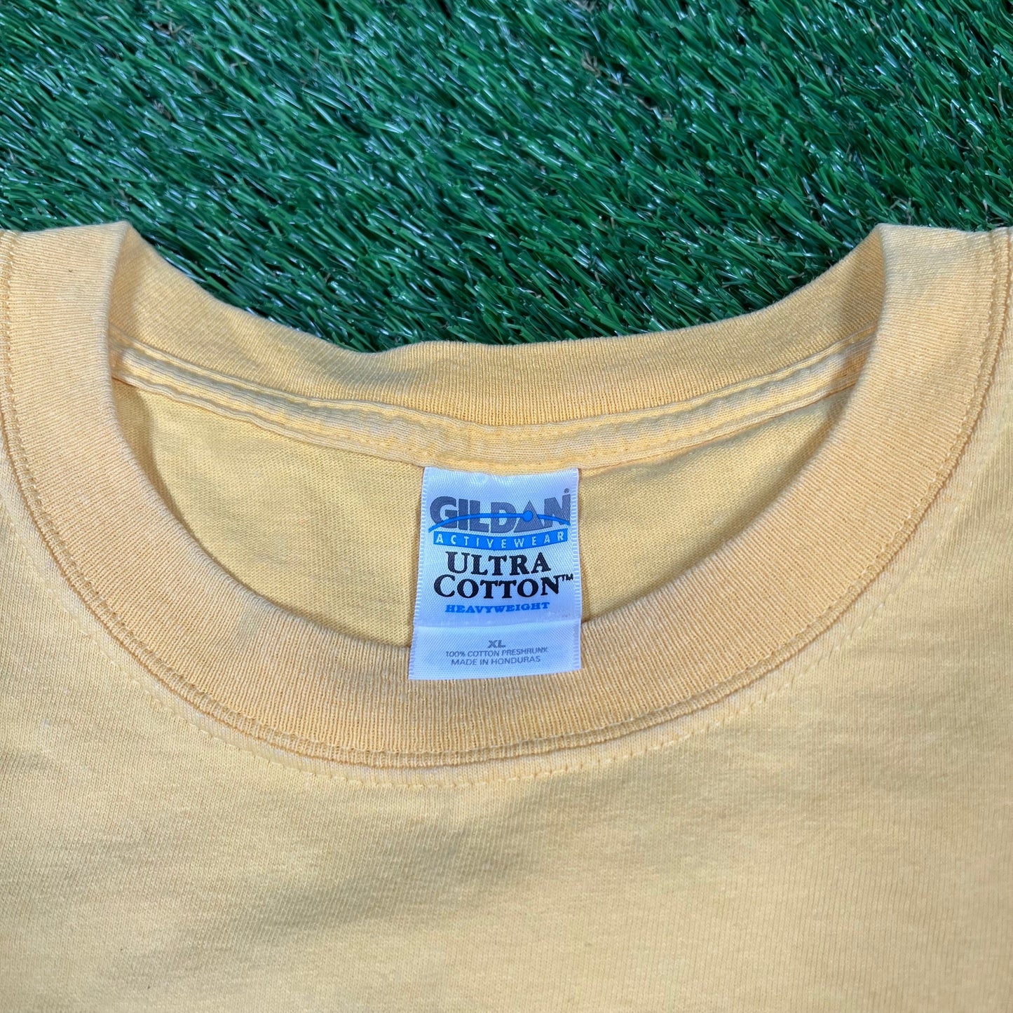 2002 New York City Marathon Yellow Tee Size XL USED v16551