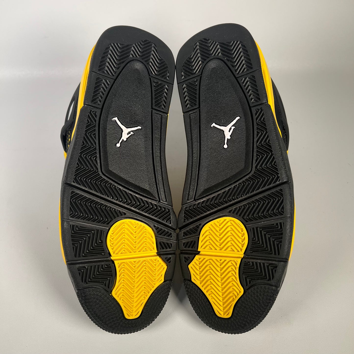 Jordan 4 Thunder (2023) Size 9 USED s17955