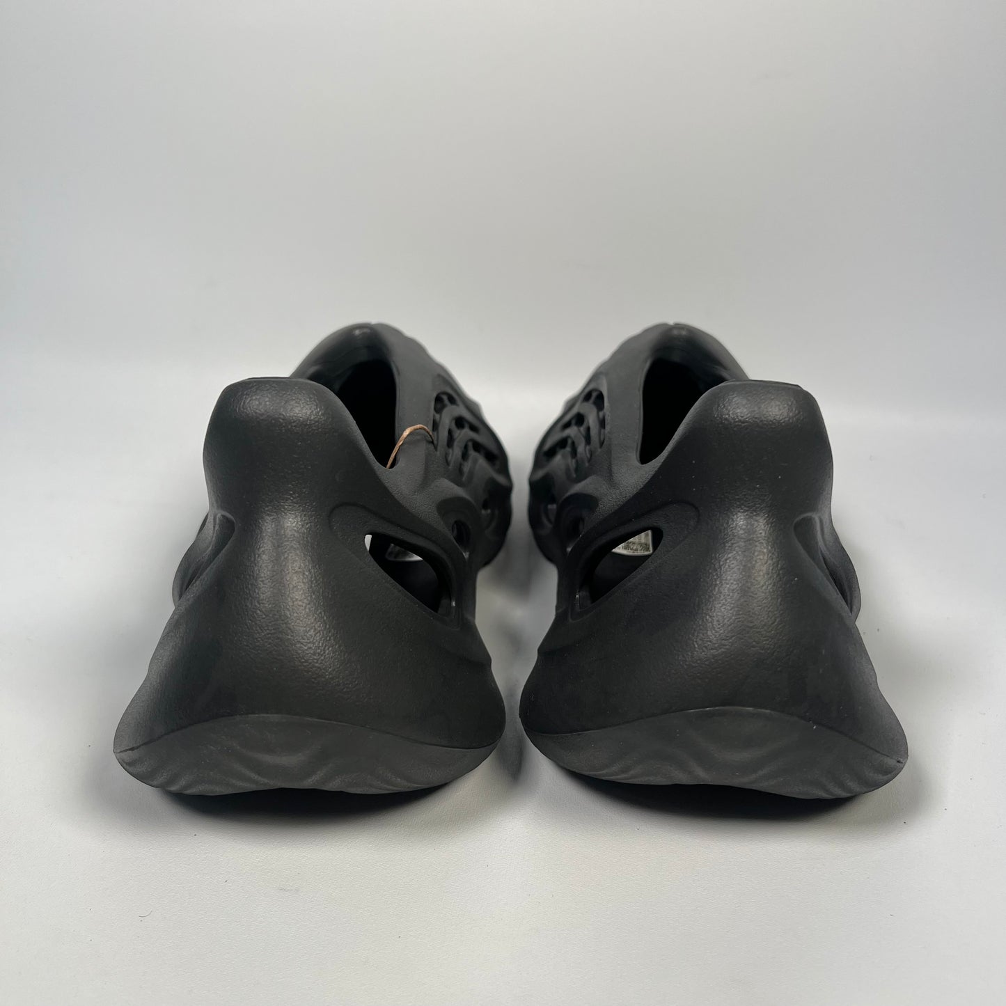 Yeezy Foam Runner Onyx (2024) Size 8 NEW s17780