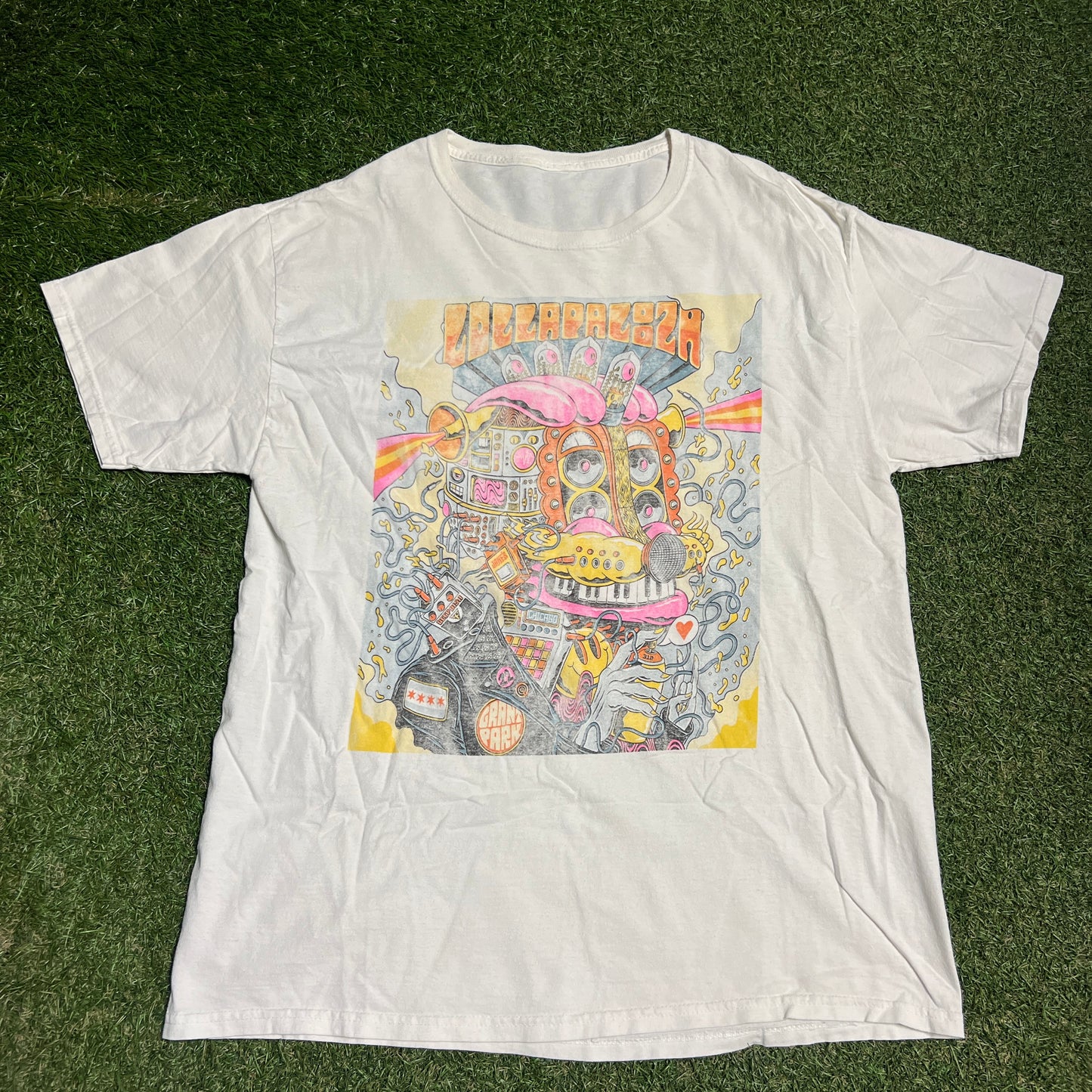 2022 Lollapalooza Double Sided White Festival Tee Size Large USED v16308