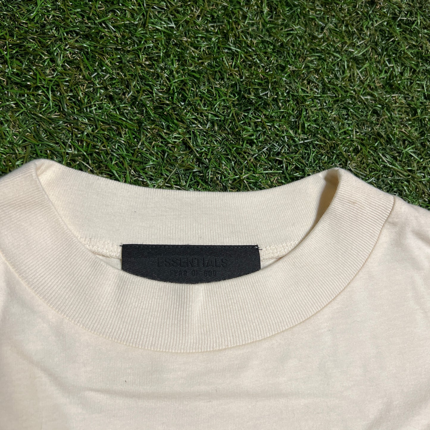 Fear of God FOG Essentials Cream Center Logo Tee Size Medium USED x14119