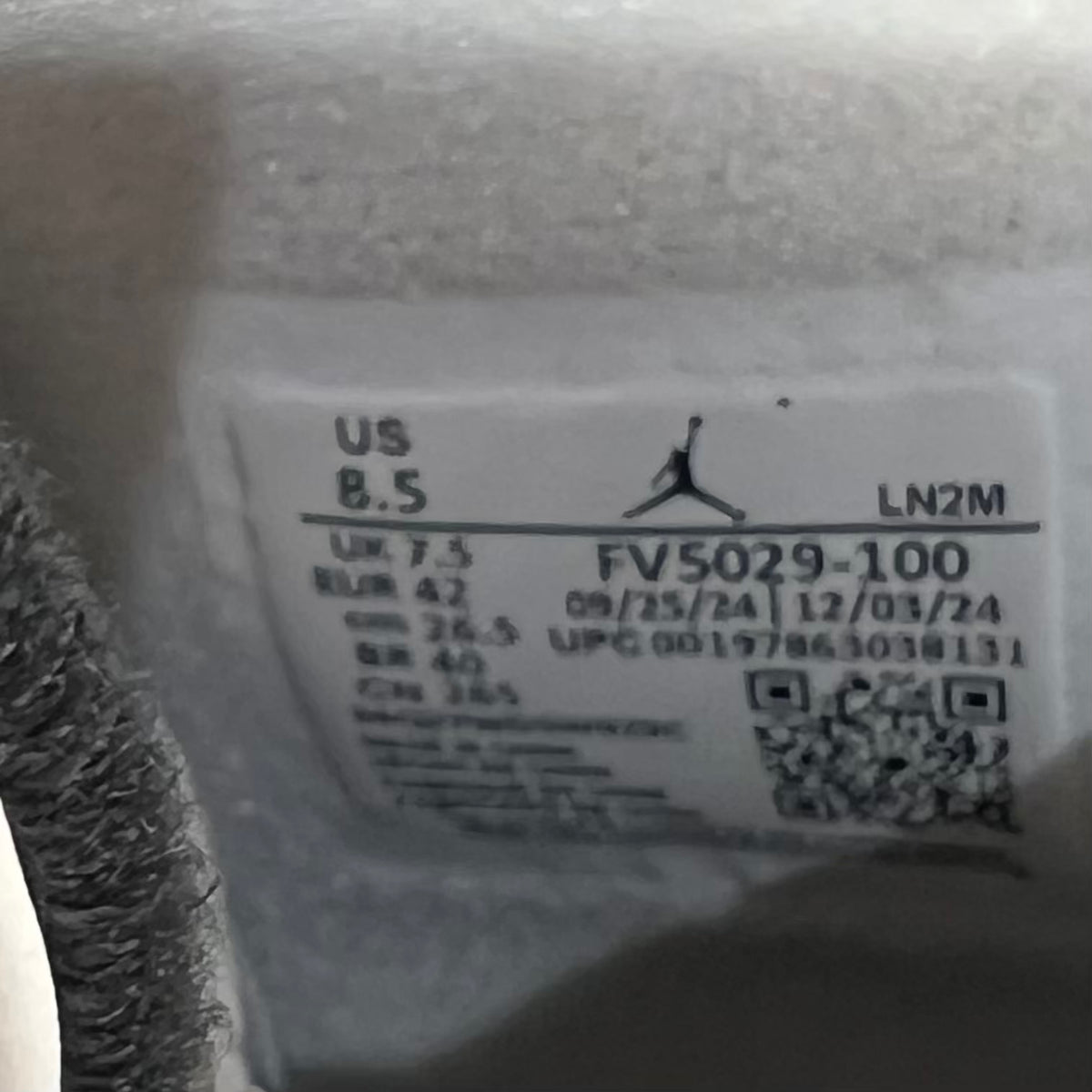 Jordan 4 White Cement (2025) Size 8.5 USED s23581