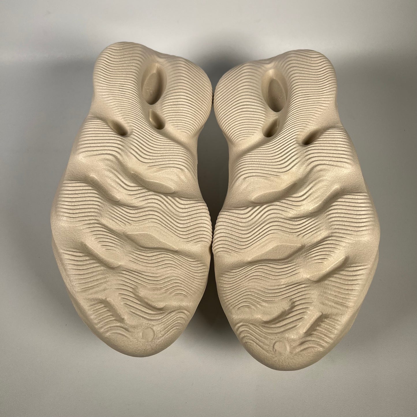 Adidas Yeezy Foam Runner Sand (2021) Size 9 NEW s18001