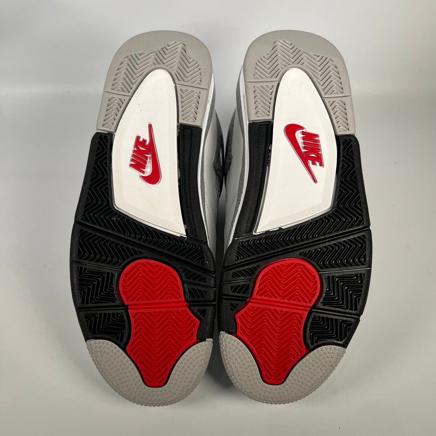 Jordan 4 White Cement (2025) Size 9 USED s18875