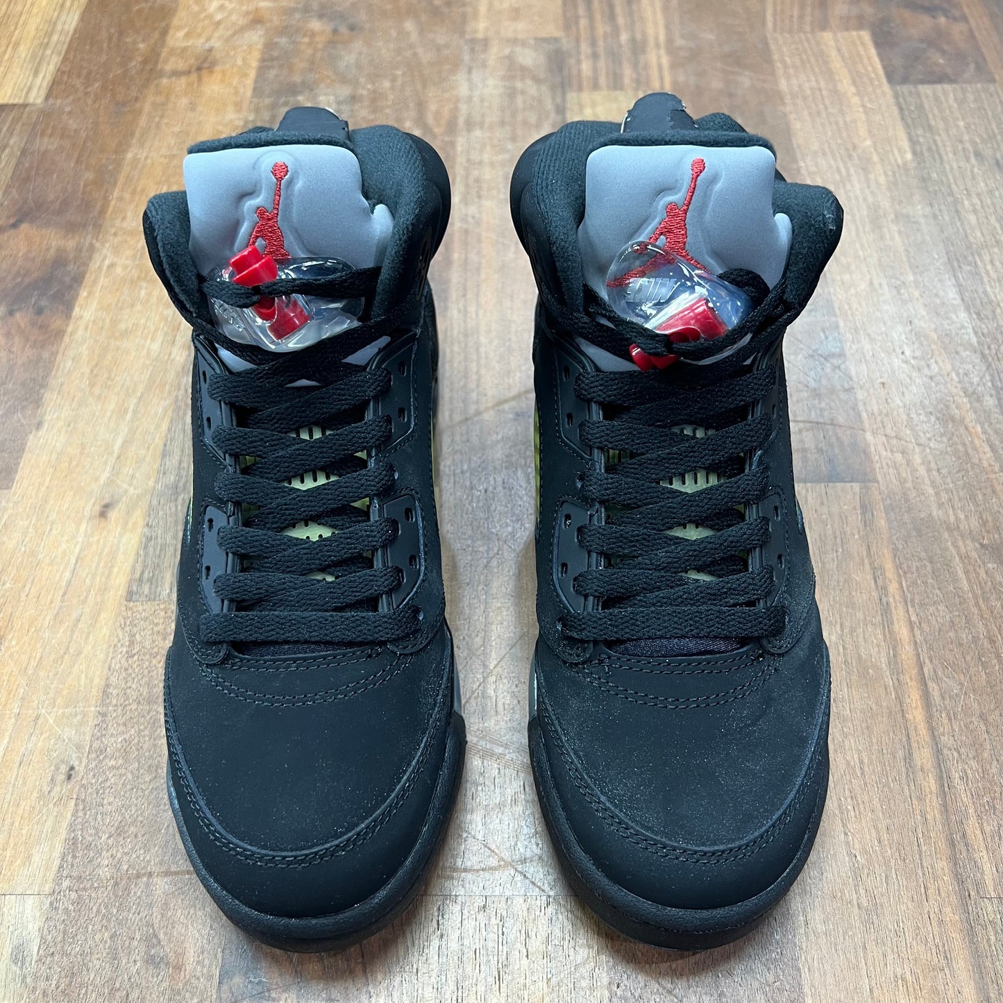 Jordan 5 Black Metallic (2016) Size 5Y USED s17101