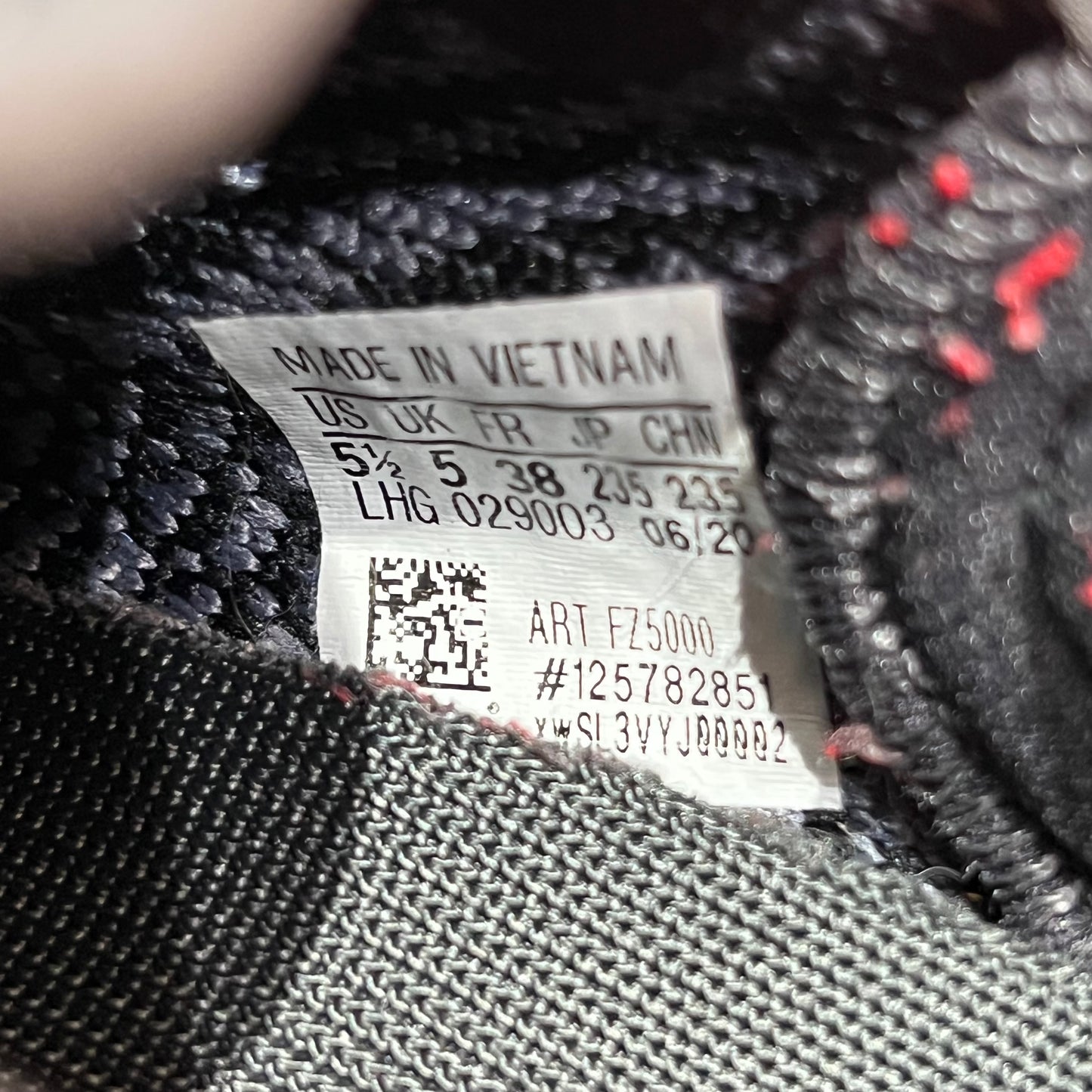 Yeezy 350 Carbon (2020) Size 5.5 USED s18426
