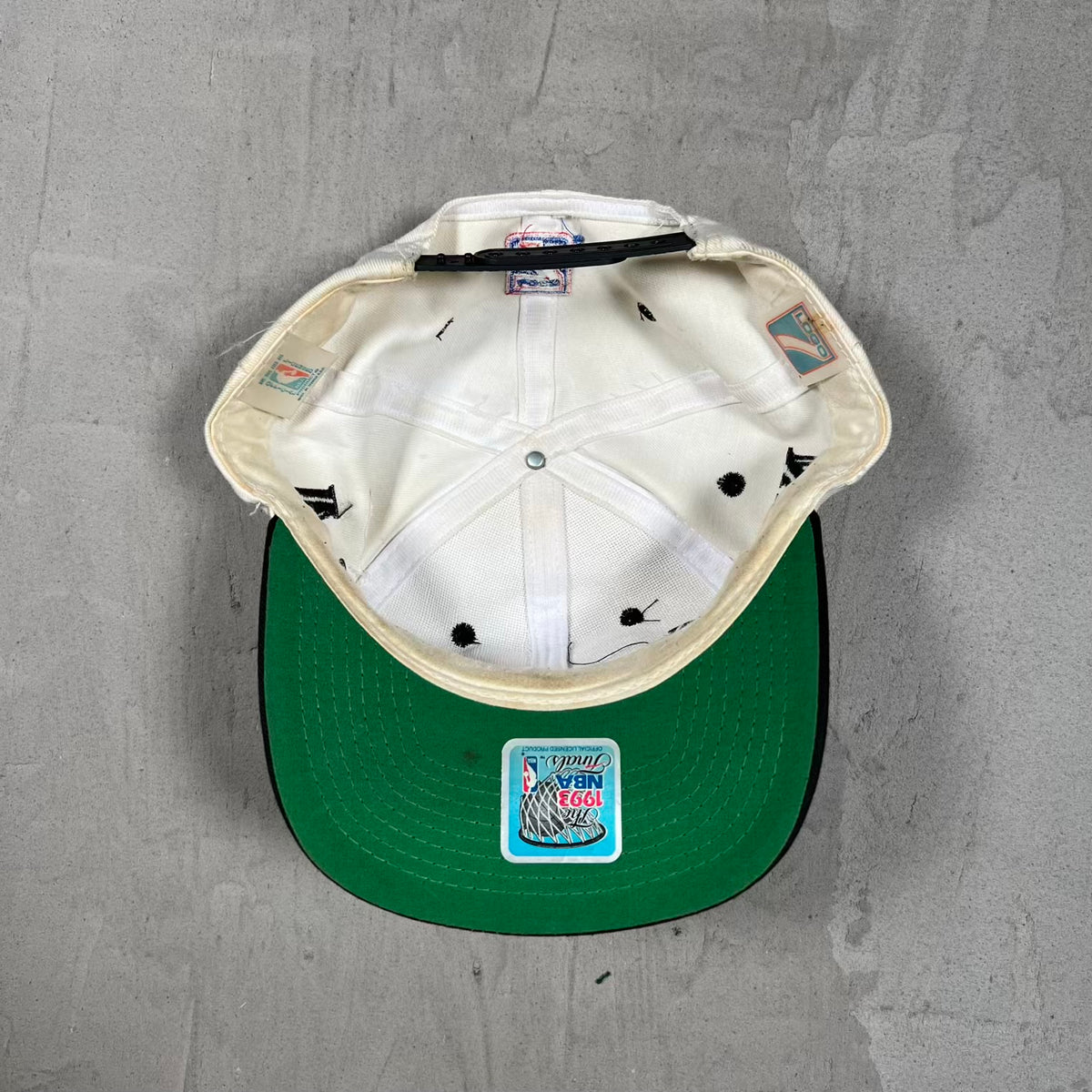 1993 Chicago Bulls "3 Peat" Snapback USED v19933