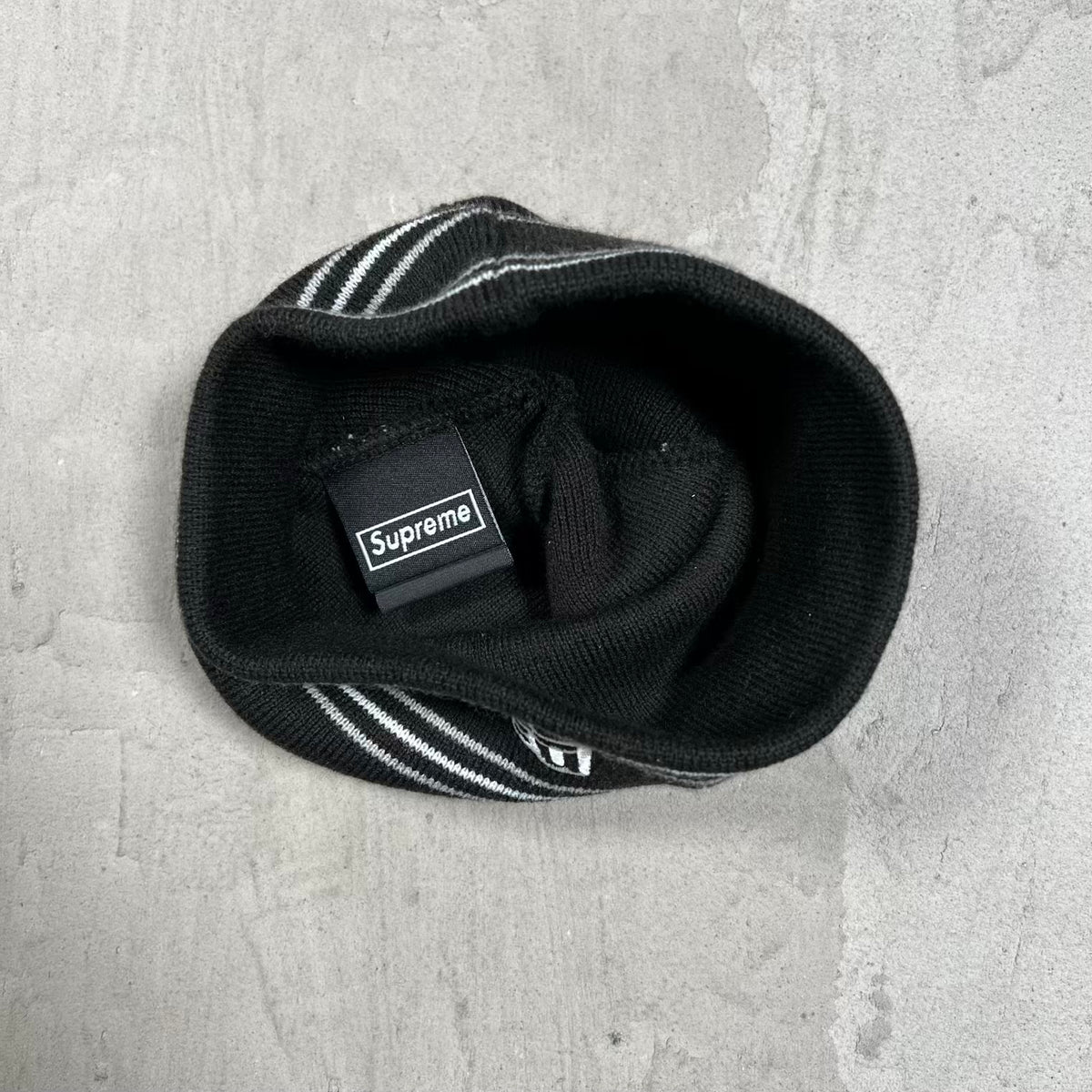 Supreme New Era Stripe Black/White Beanie (2026) USED x18972