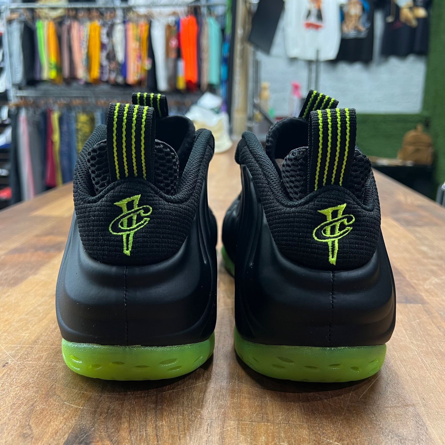Nike Air Foamposite One Black Volt Size 9 NEW S17244
