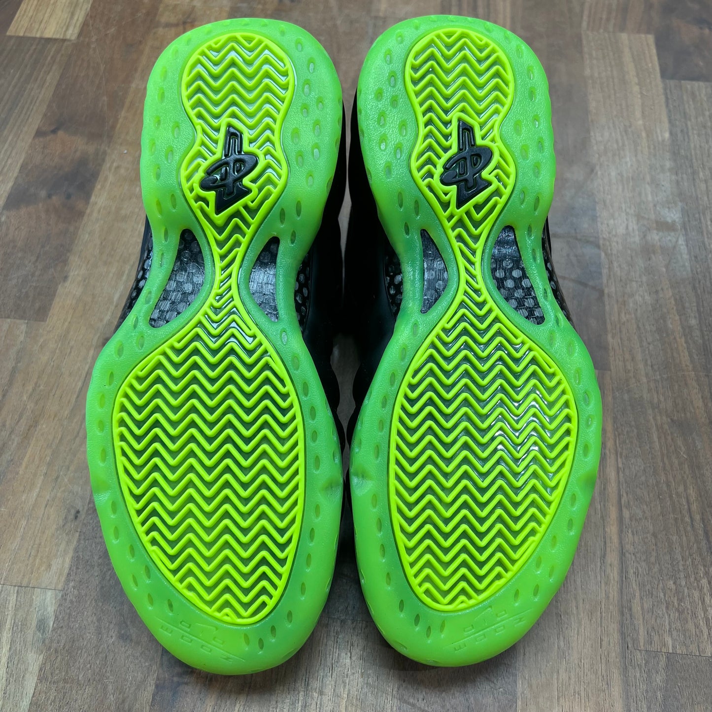 Nike Air Foamposite One Black Volt Size 9 NEW S17244