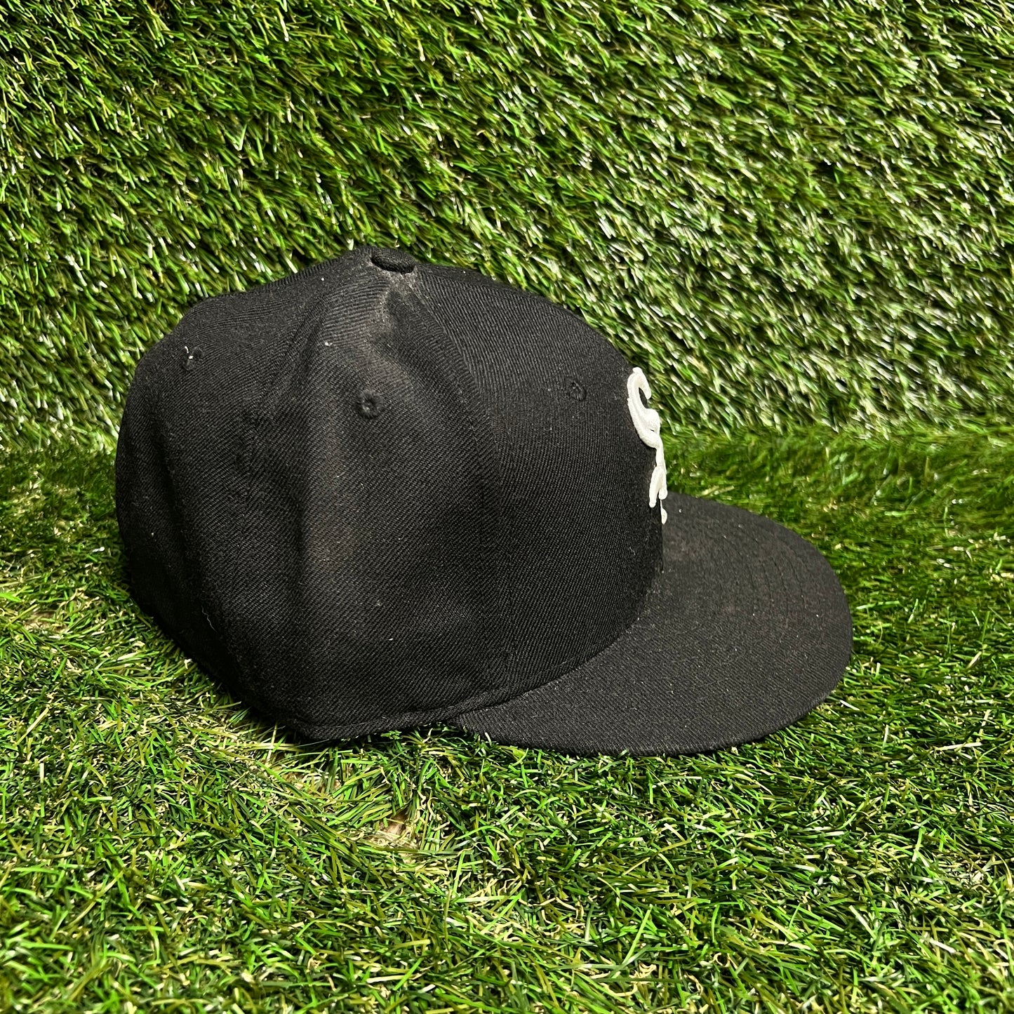 New Era Chicago White Sox White Logo Black Hat Size 7 1/2 USED v16002