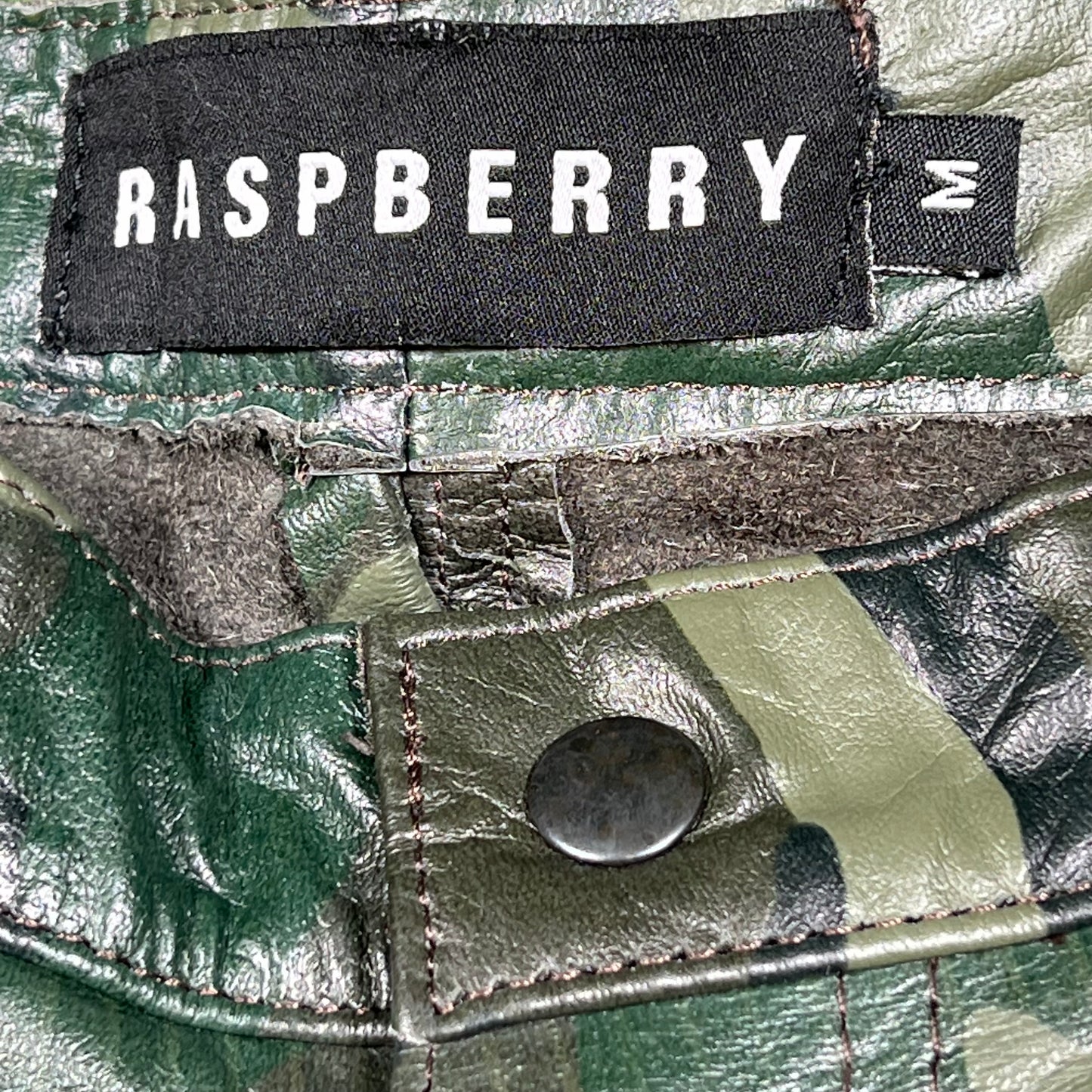 GV Gallery Raspberry Leather Camo Shorts Size Medium NEW x14277