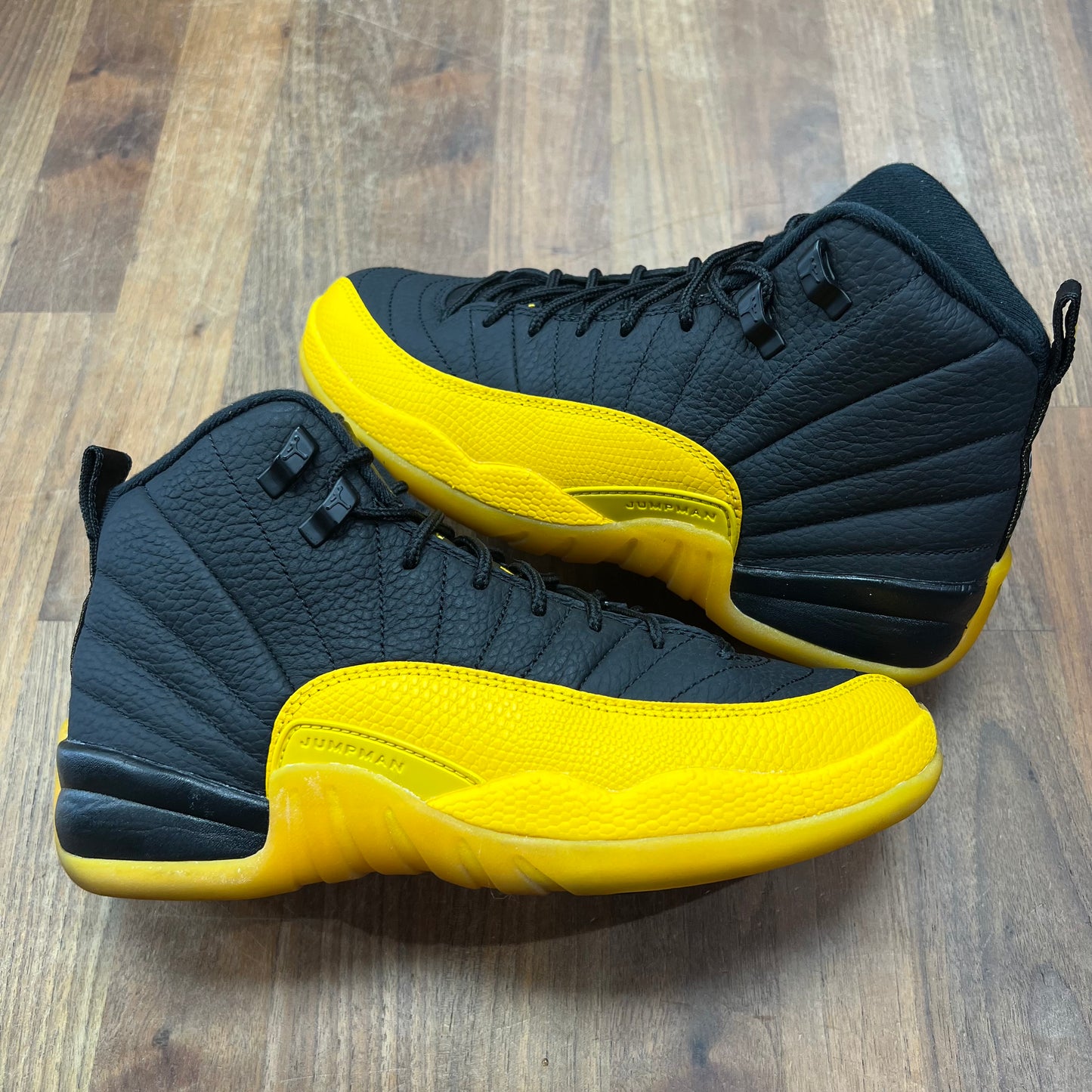 Jordan 12 Black University Gold Size 6.5y USED s16947