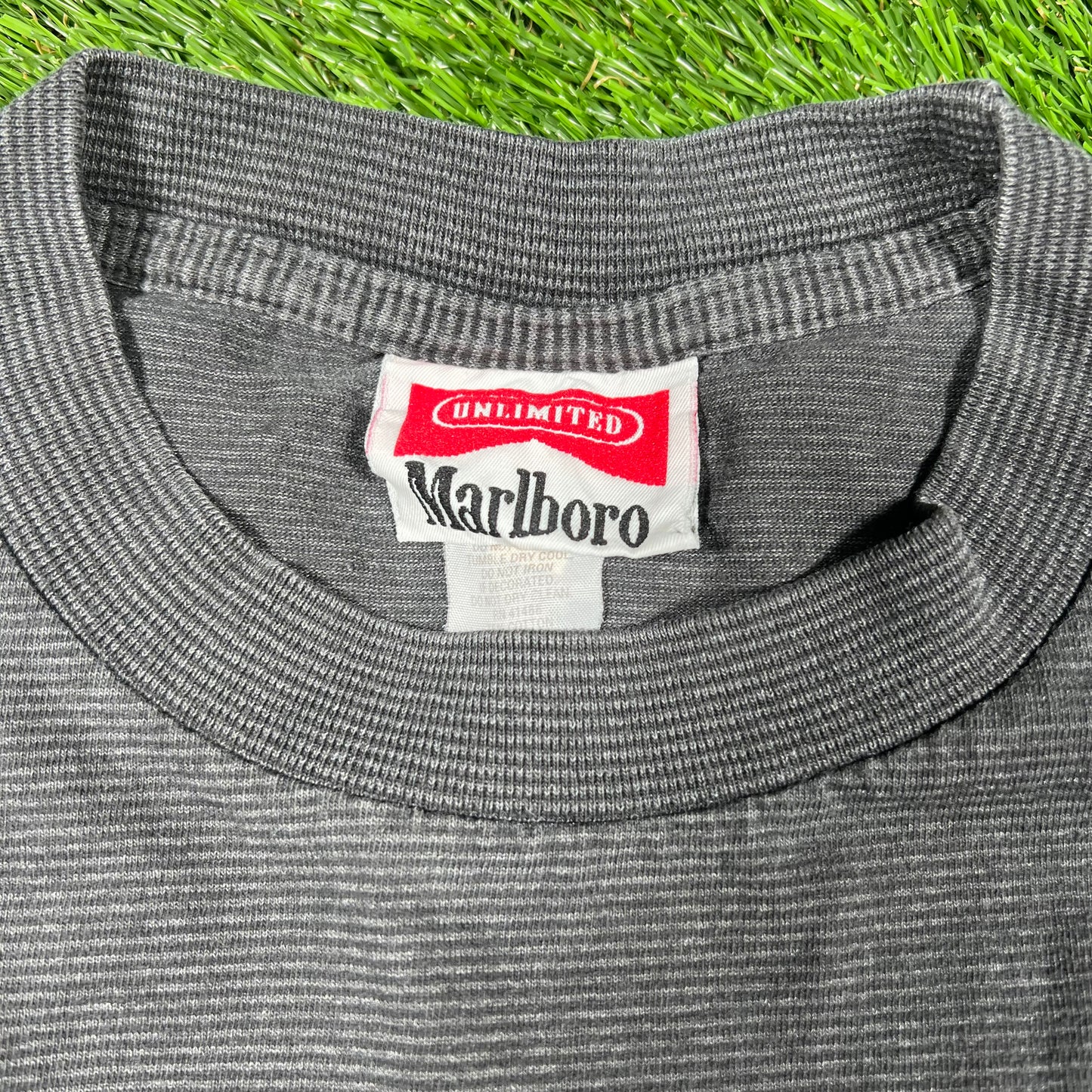 1990s Marlboro Dark Grey Pocket Tee Size Small USED v16875