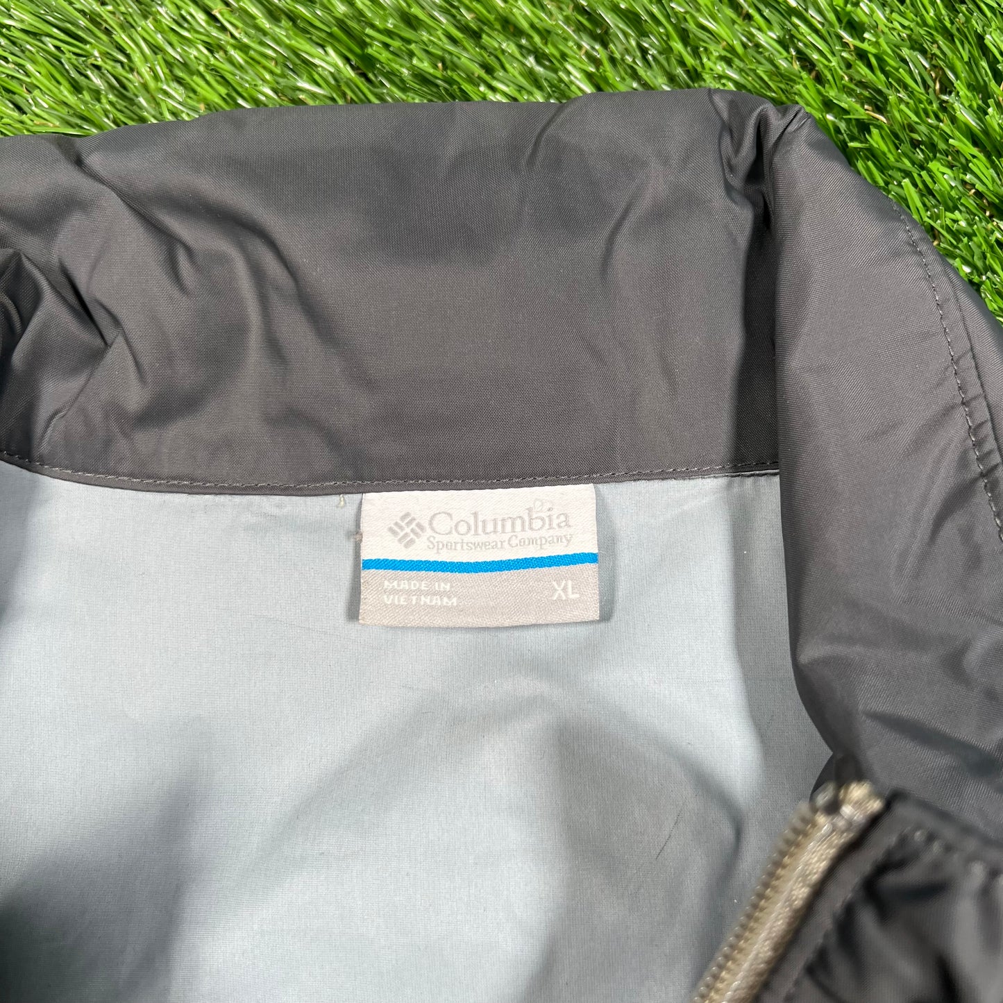 Columbia Beige/Grey Full Zip Windbreaker Size XL USED v17842