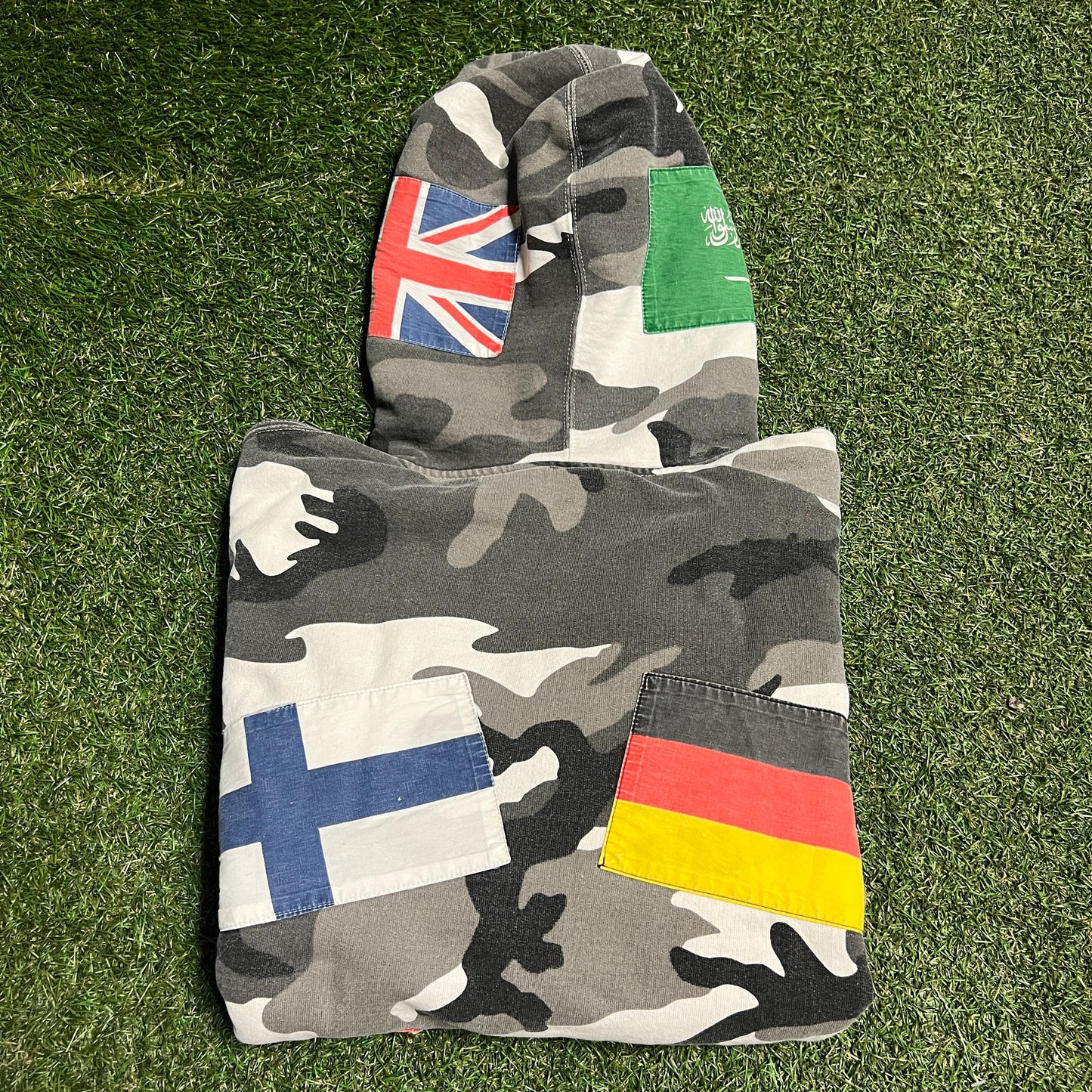 Supreme FW13 International Flags Grey Camo Hoodie Size Medium USED x13826