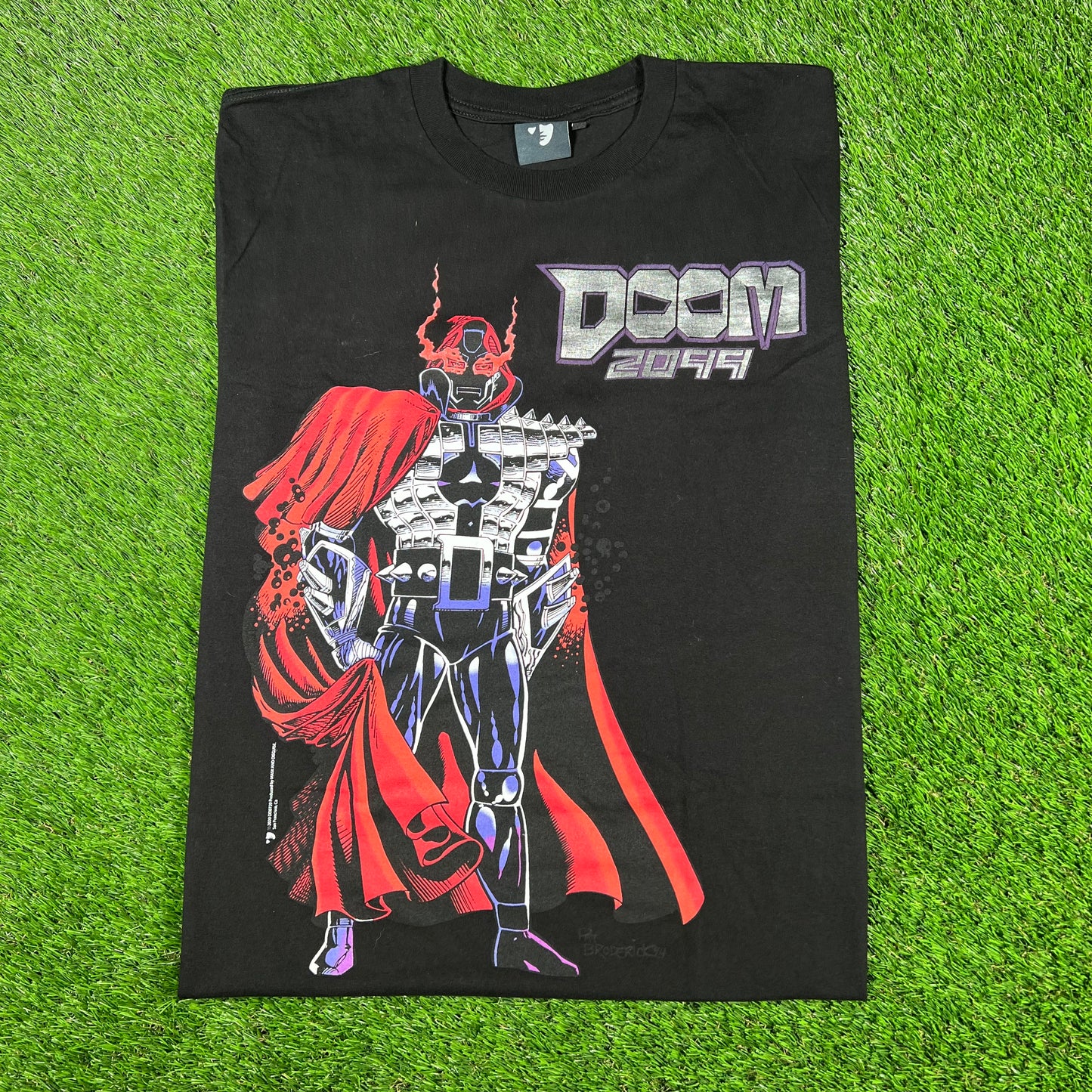 Mask and Disguise M.A.D. Marvel "Doom 2099" Black Tee Size Large USED v17079