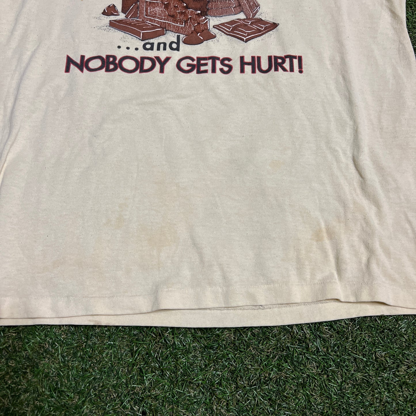 1980s "Give me all your Chocolate" Cream Tee Size Large USED v16094