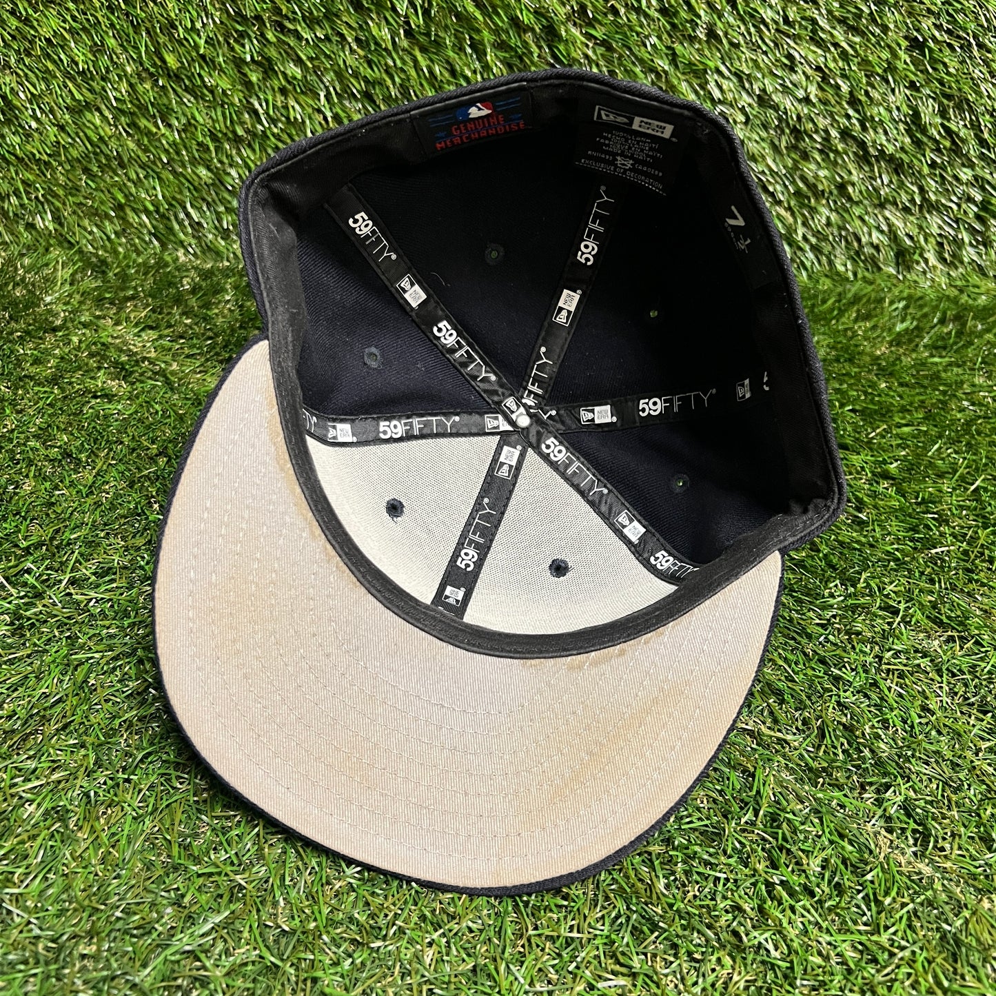 New Era NY Yankees White Logo Navy Hat Size 7 1/2 USED v16010