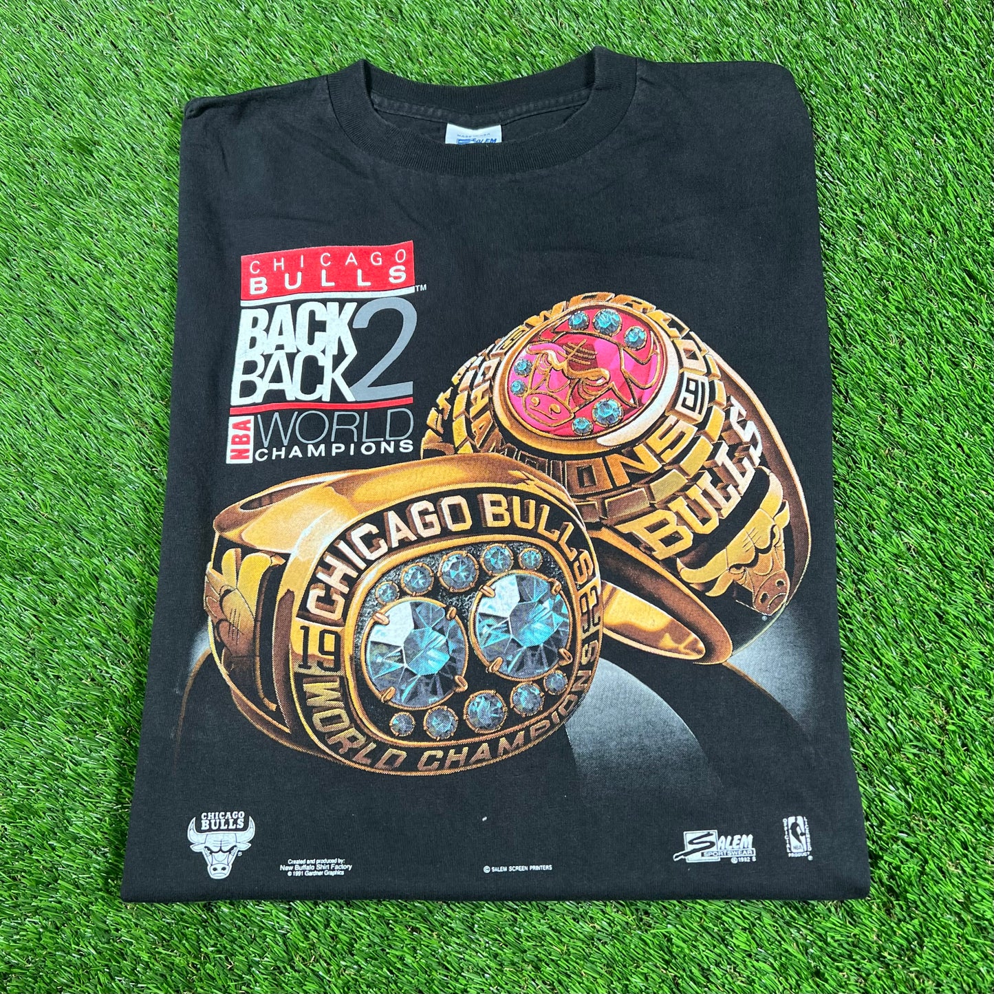 1992 Chicago Bulls Back 2 Back Champs Rings Salem Tag Black Tee Size XL USED v16737