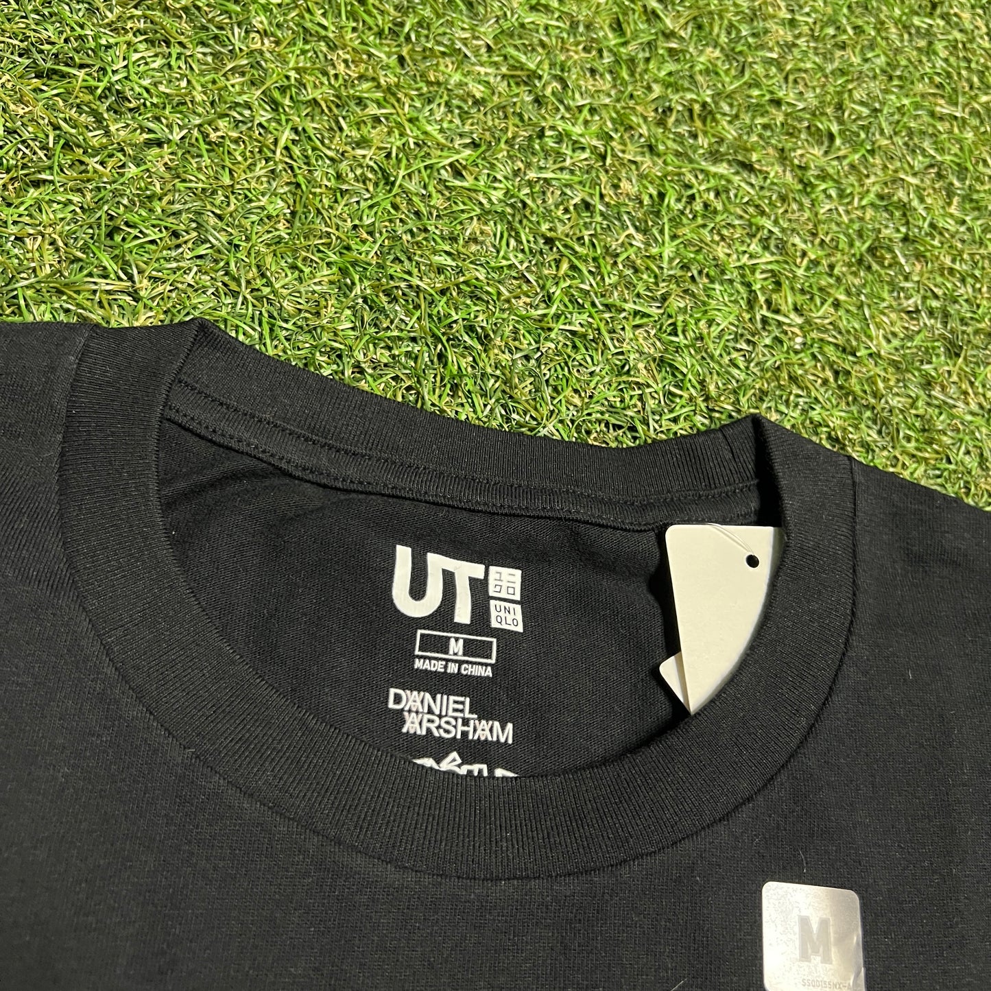 Uniqlo Pokemon Daniel Arsham Mewtwo Black Tee Size Medium NEW x13908