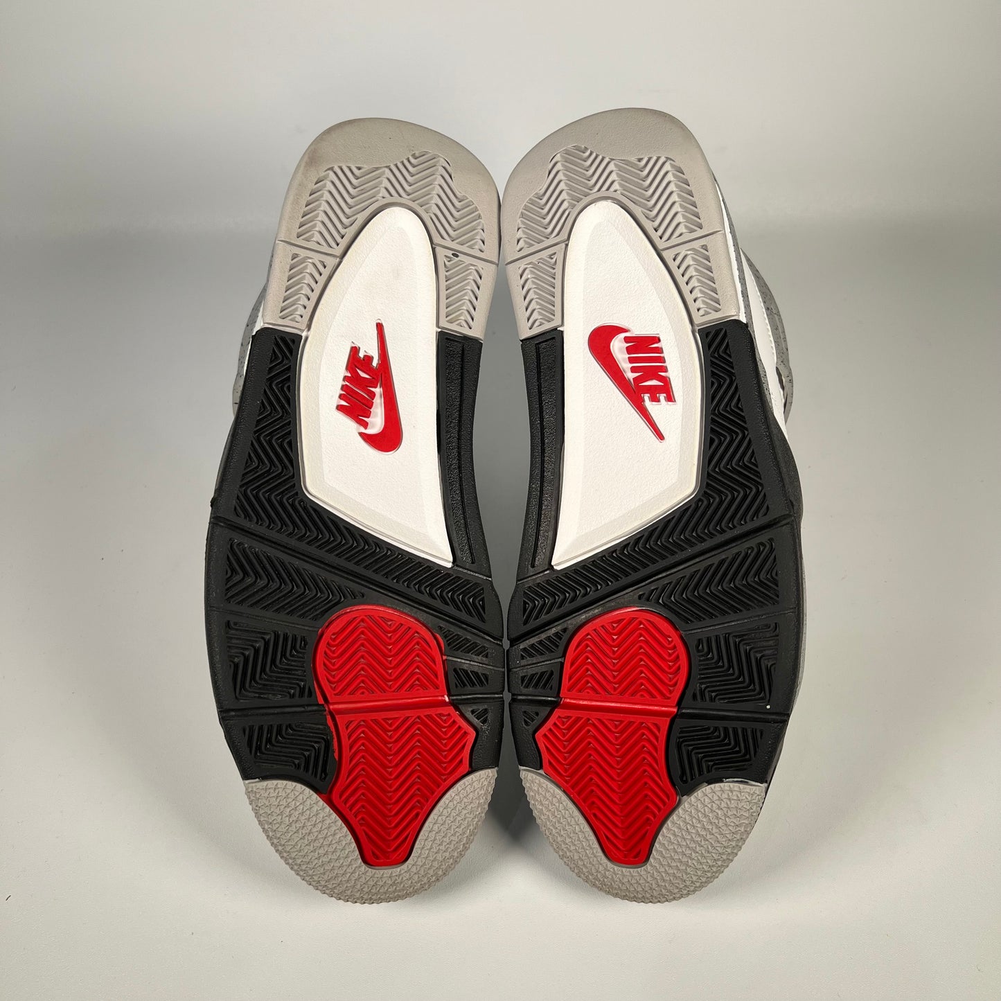 Jordan 4 White Cement (2025) Size 10 USED s18192