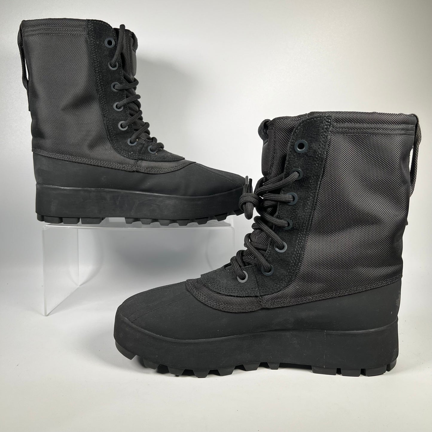 Yeezy 950 Pirate Black (2023) Size 10.5 USED s18768