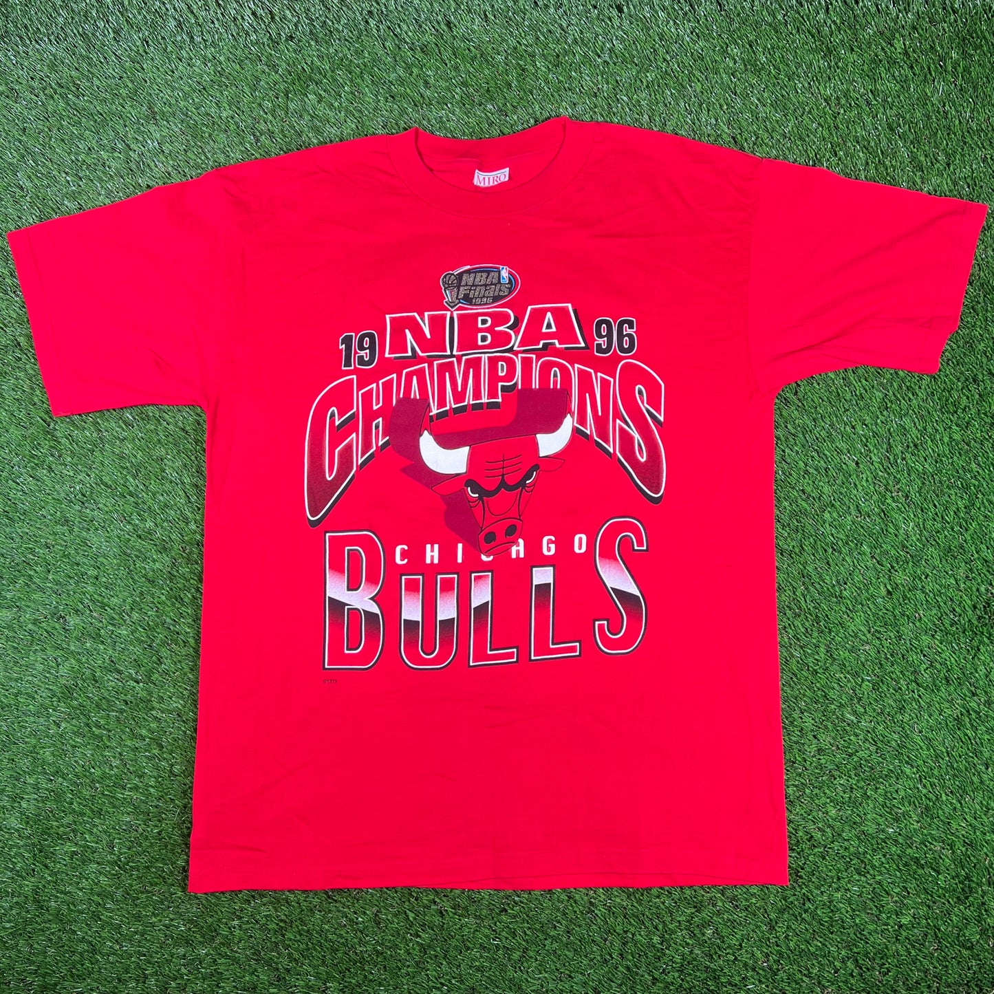 1996 Chicago Bulls NBA Champs Miro Tag Red Tee Size XL USED v16732
