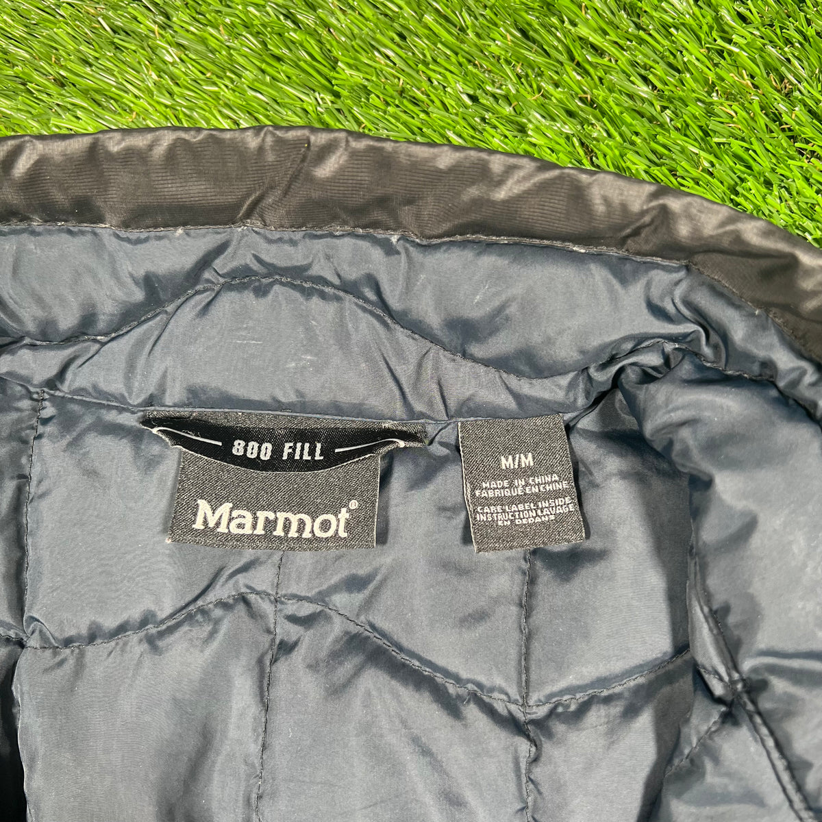 Marmot Light Weight Puffy Black Jacket Size Medium USED v17385
