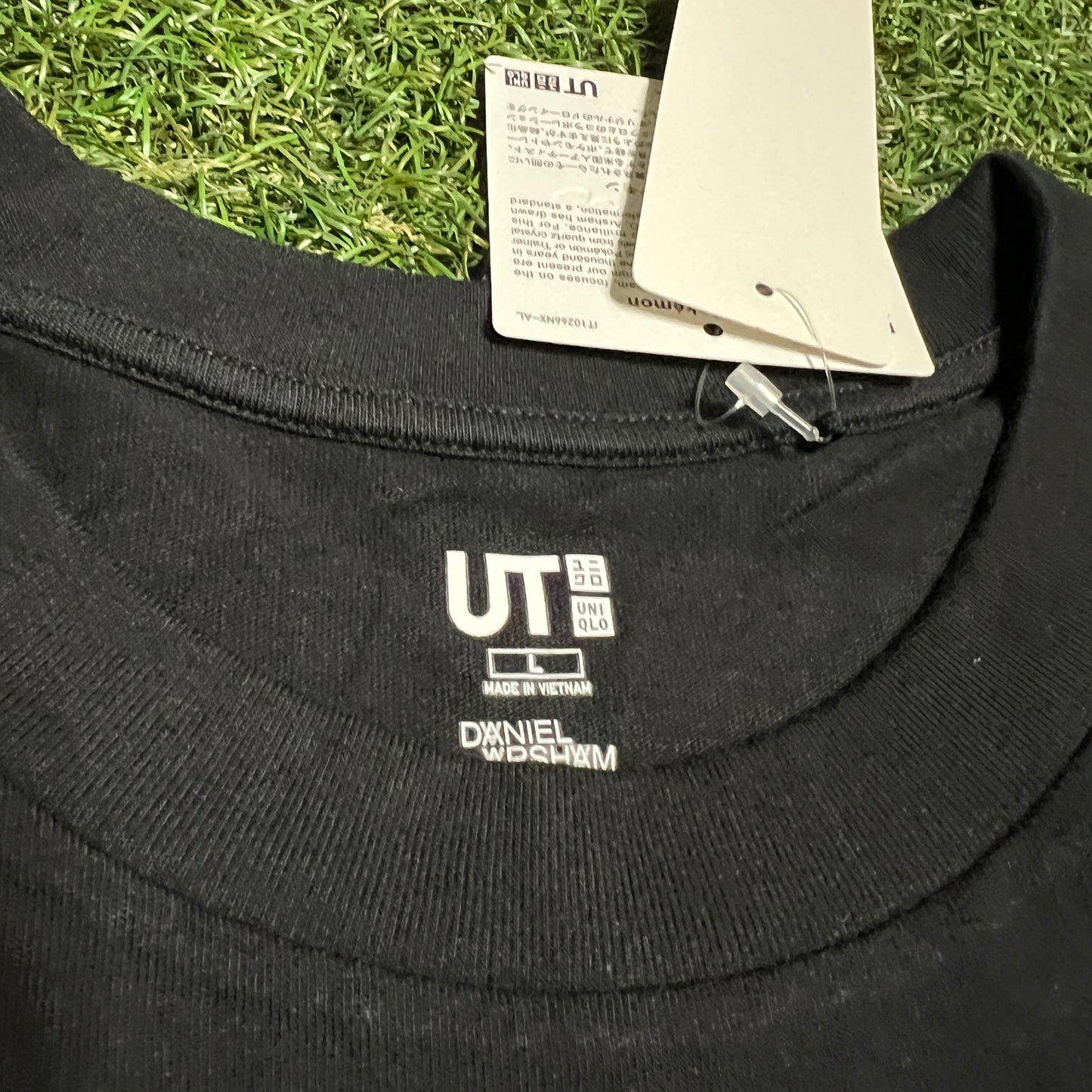 Uniqlo Daniel Arsham Pokemon Black Tee Size Large NEW x13582