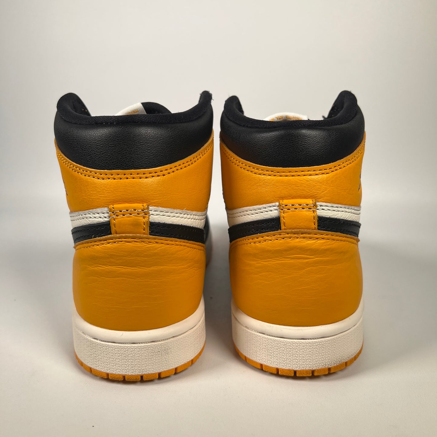 Jordan 1 High Taxi (2022) Size 6.5 USED s18125