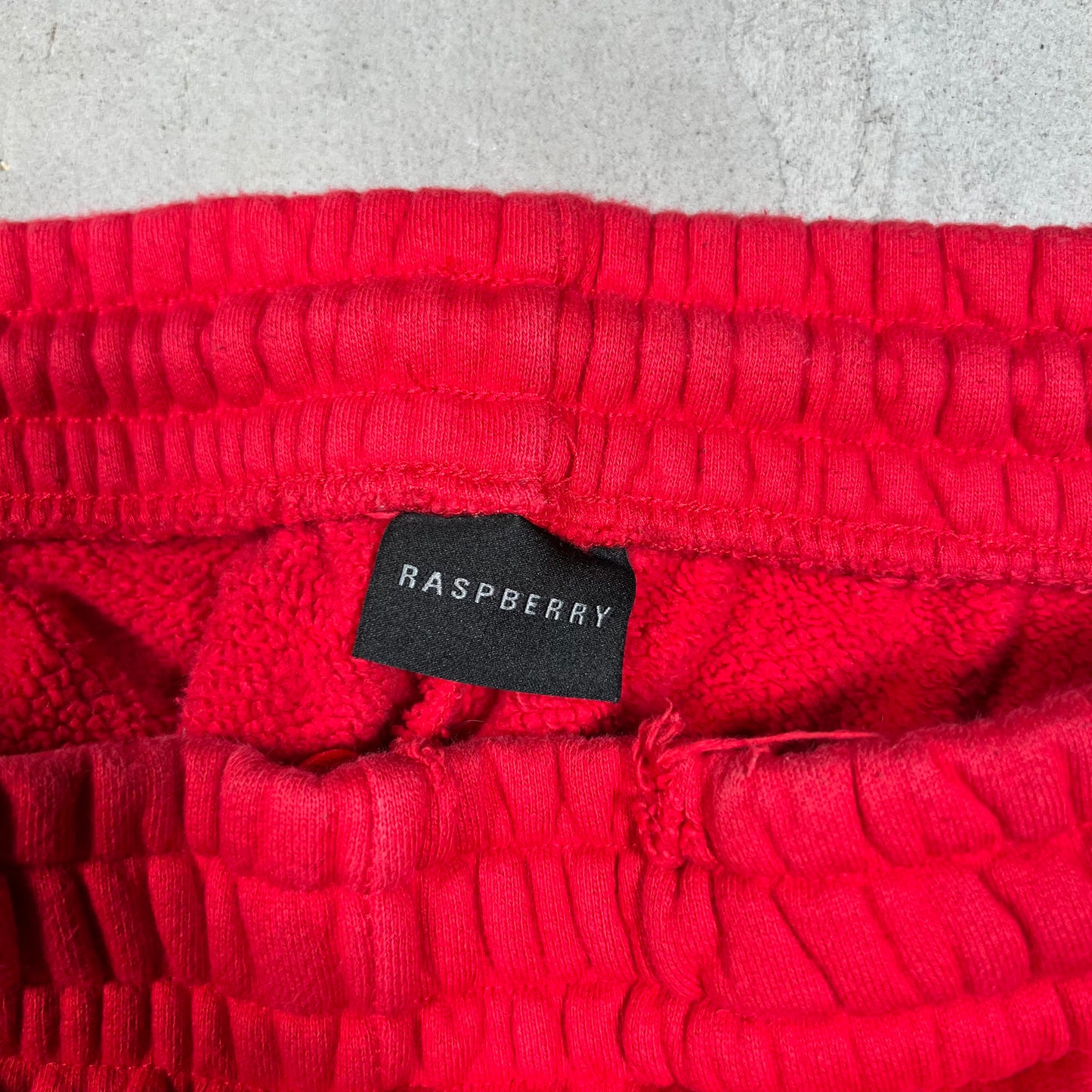 GV Gallery Raspberry Hills Red Sweatpants Size Medium USED x17392