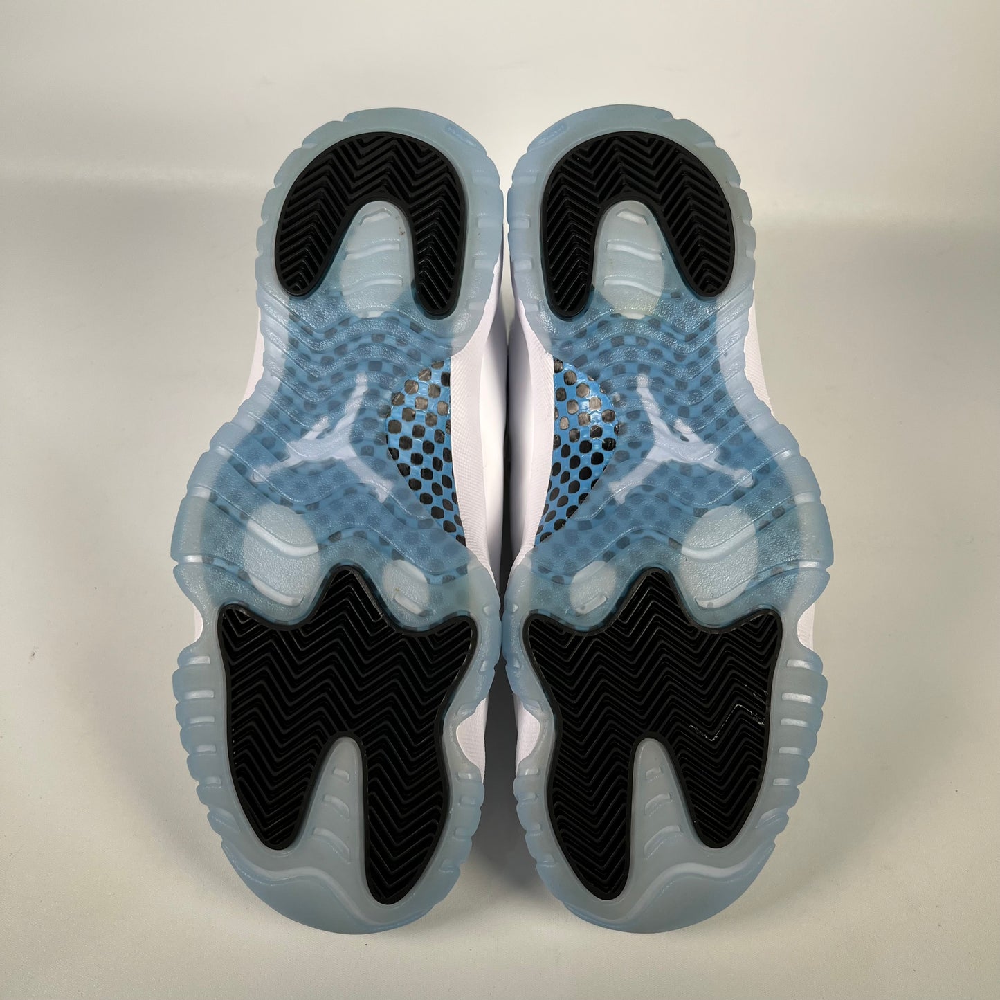 Jordan 11 Legend Blue (2024) Size 7 USED s18749