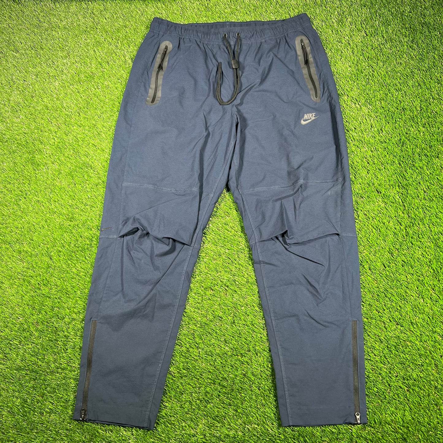 Nike Navy Nylon Windbreaker Pants Size Large USED v16991