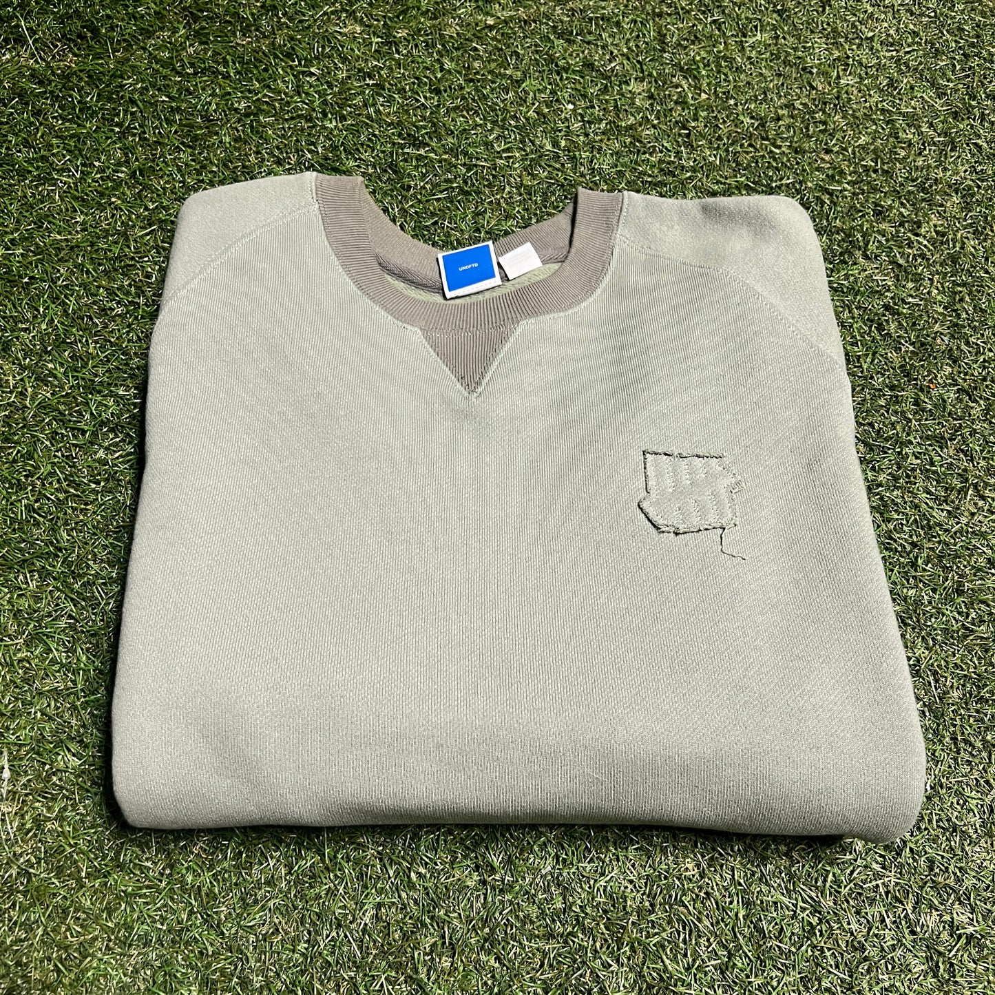 Undefeated Green Monochromatic Crewneck Size Medium USED x14094