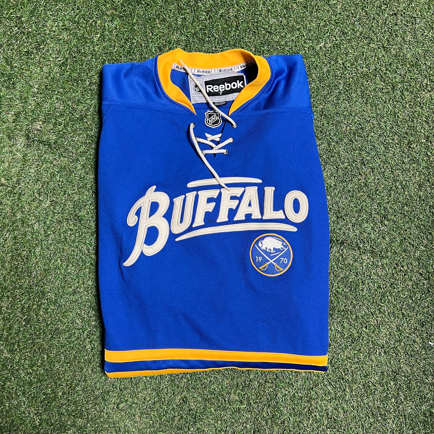 Reebok NHL Buffalo Blue Hockey Jersey Size Large USED v16025