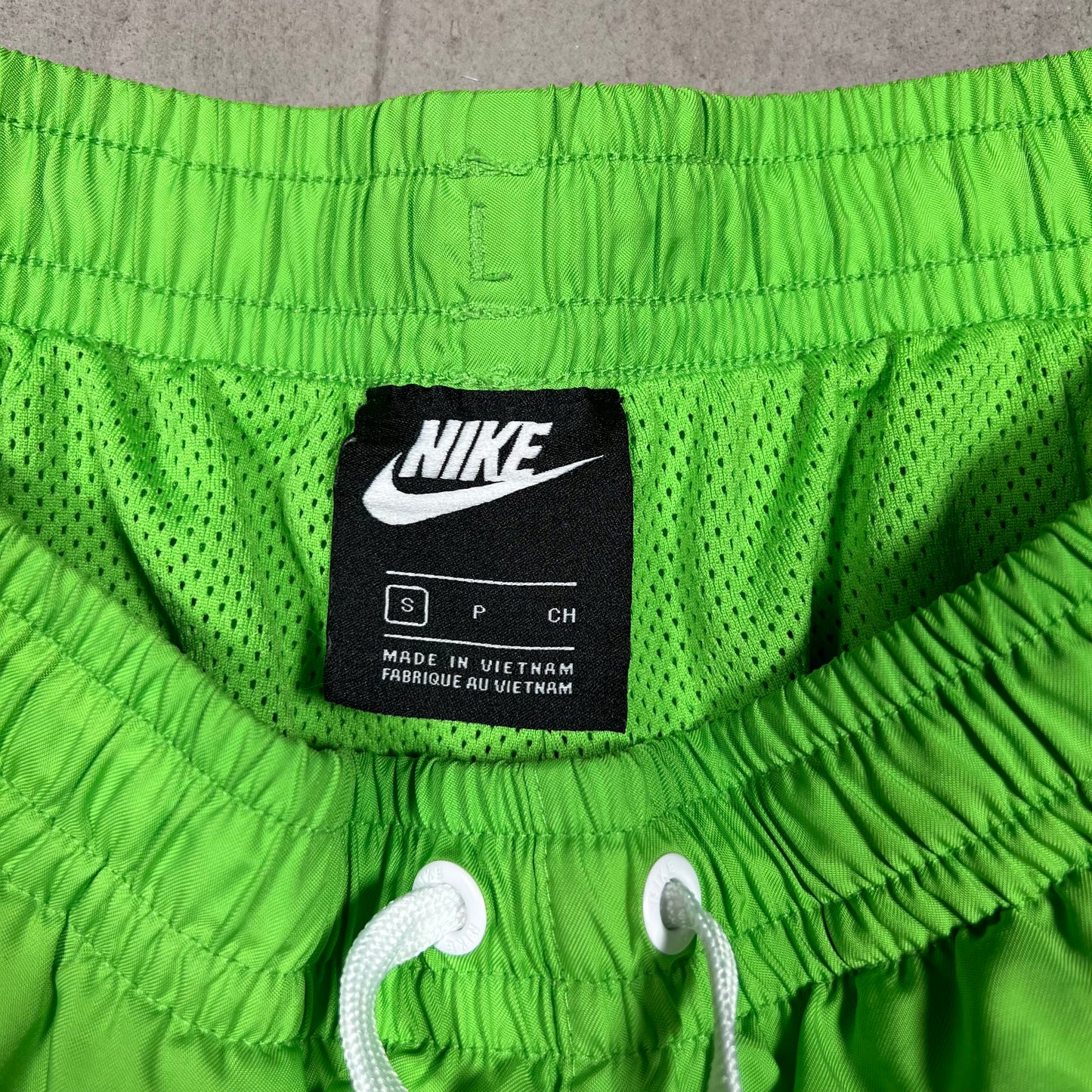 Nike Basic Logo Short Green Size Small USED v19836