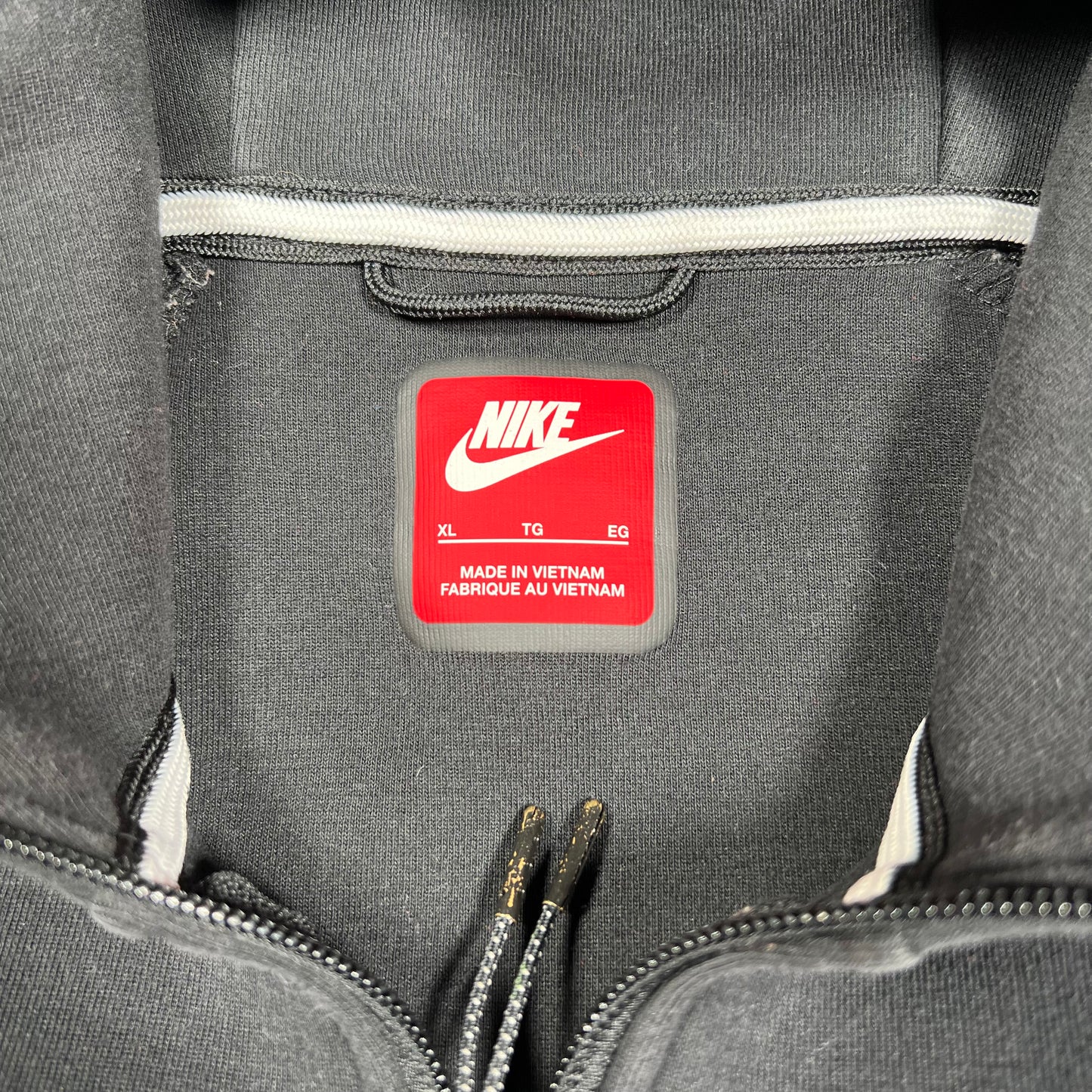 Nike Tech Fleece Black w/ Silver Accent Size XL USED v19845