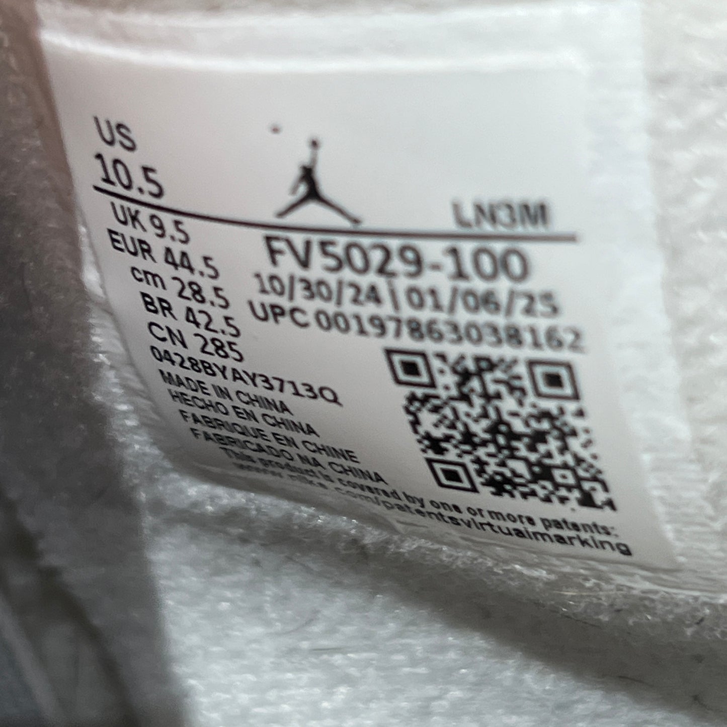 Jordan 4 White Cement (2025) Size 10.5 USED s22611