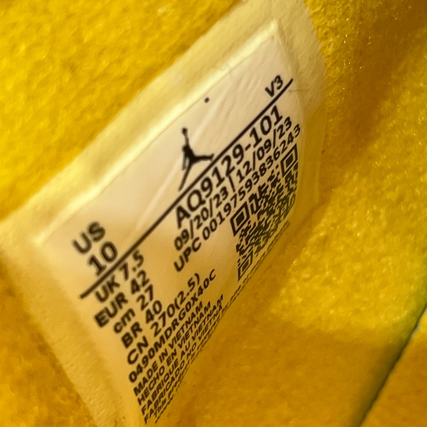 Jordan 4 Vivid Sulfur (2024) Size 8.5M/10W USED s22735
