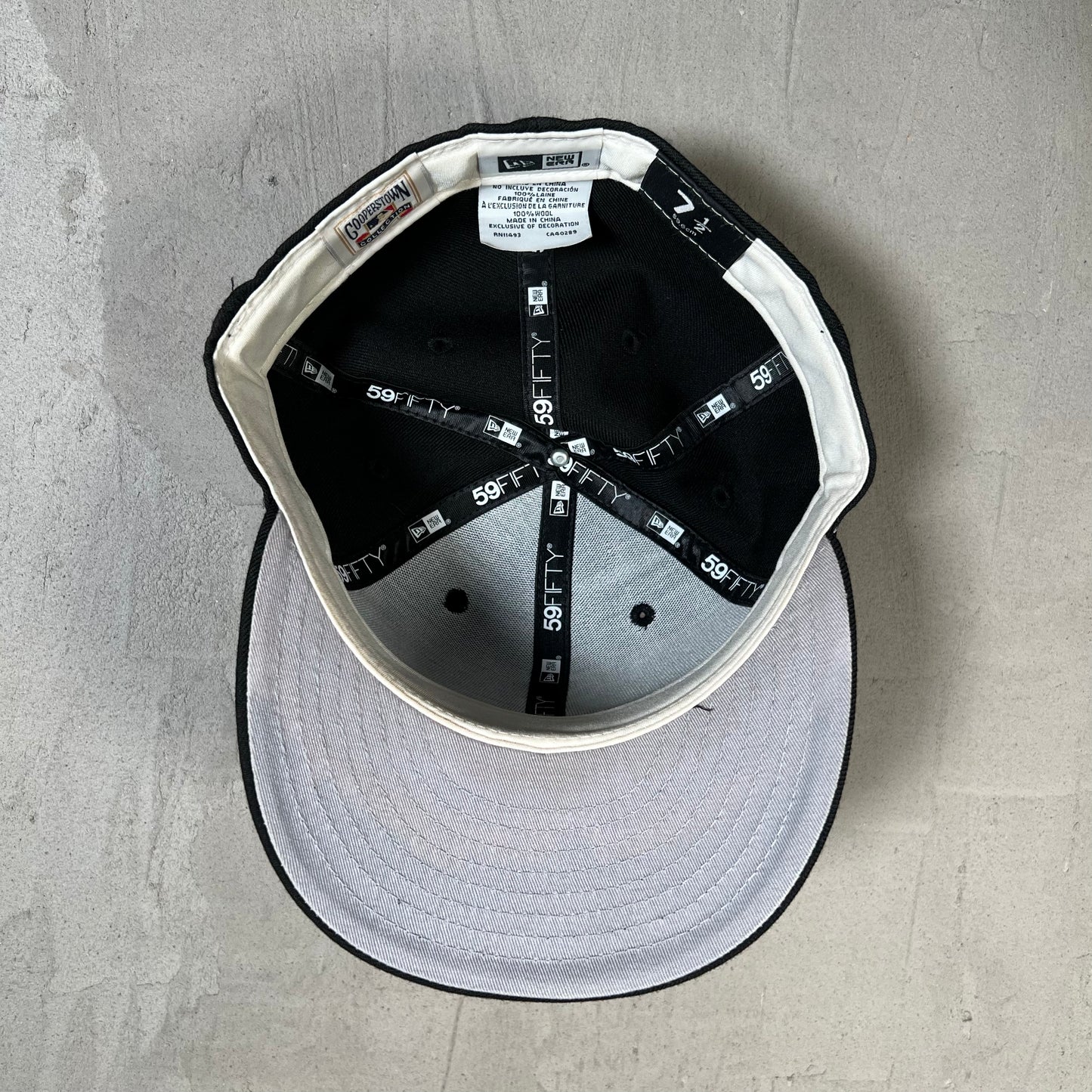 New Era Chicago White Sox 2005 World Series Black Fitted Size 7.5 USED v19604