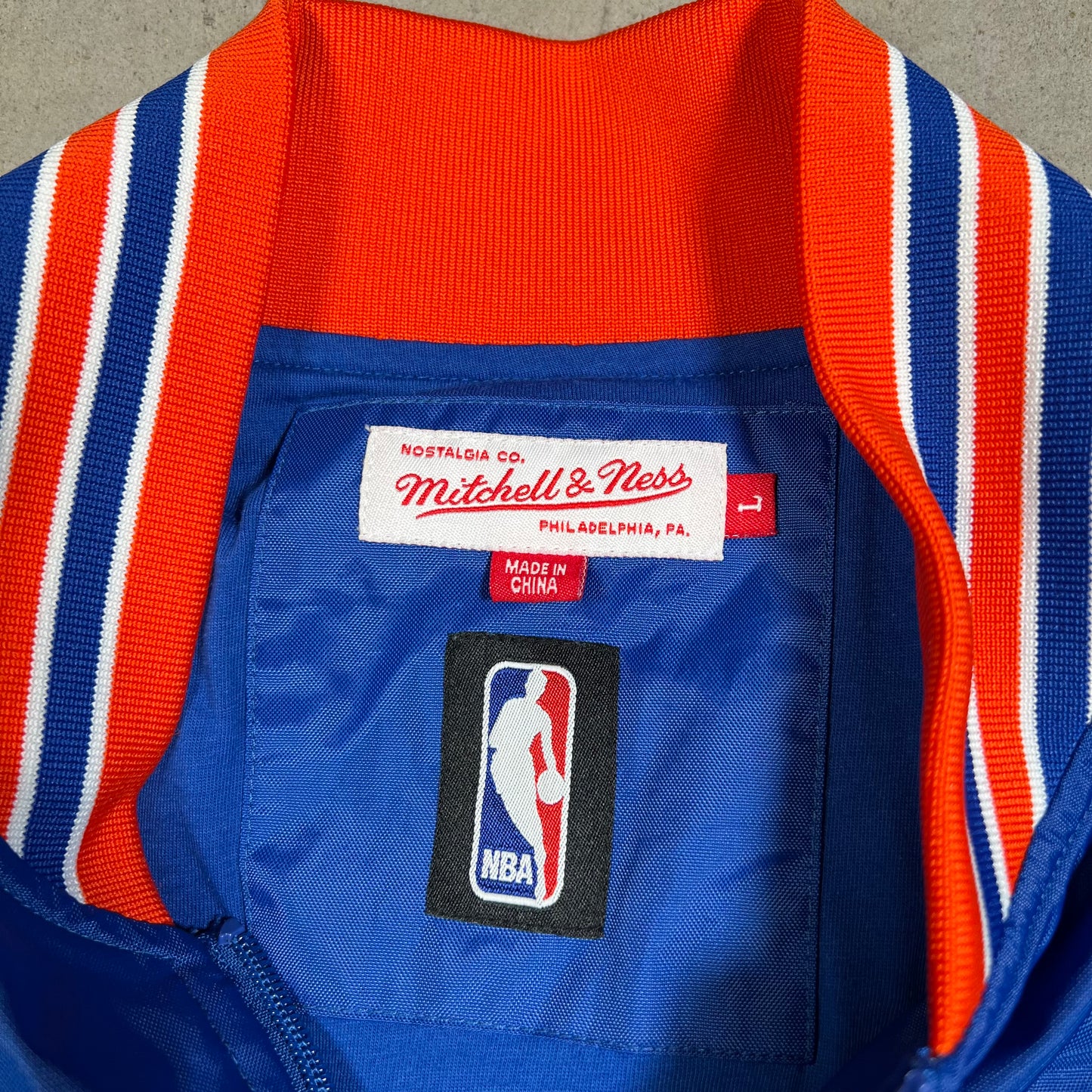 New York Knicks NBA Mitchell & Ness Blue Satin Zip Up Jacket Size Large USED v19634