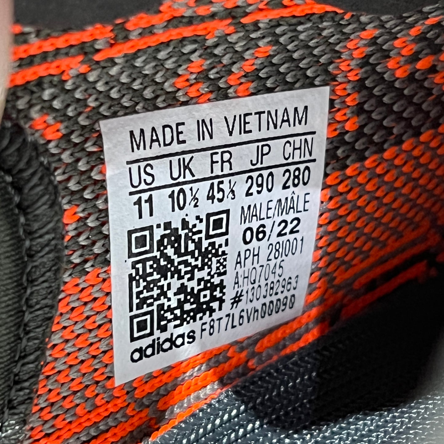 Yeezy 350 Carbon Beluga (2024) Size 11 NEW s23131