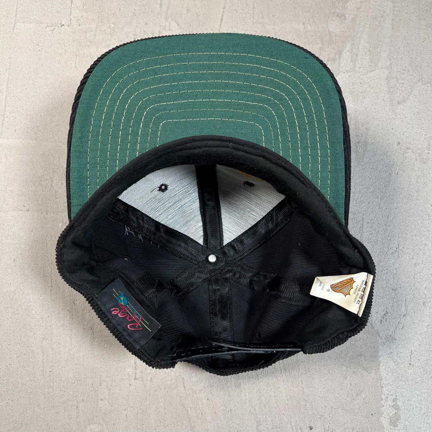 1990s Vancouver Canucks Black Corduroy Hat USED v19722