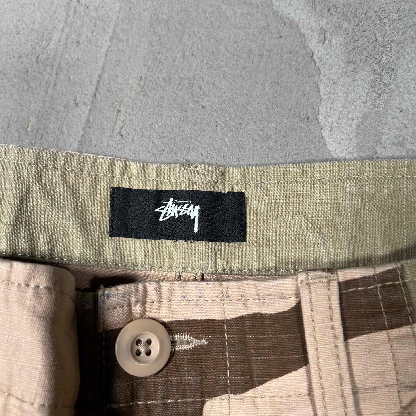 Stussy Sand Camo Cargo Shorts Size 34 USED x17863