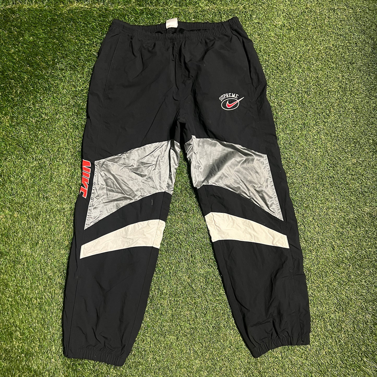 Supreme Nike Warm Up Track Pants Black/Silver Size Medium USED FLAW x11579