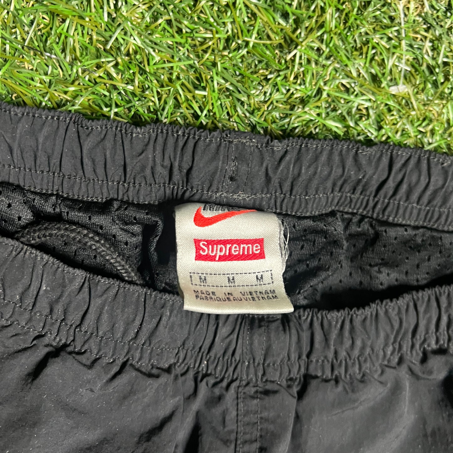 Supreme Nike Warm Up Track Pants Black/Silver Size Medium USED FLAW x11579